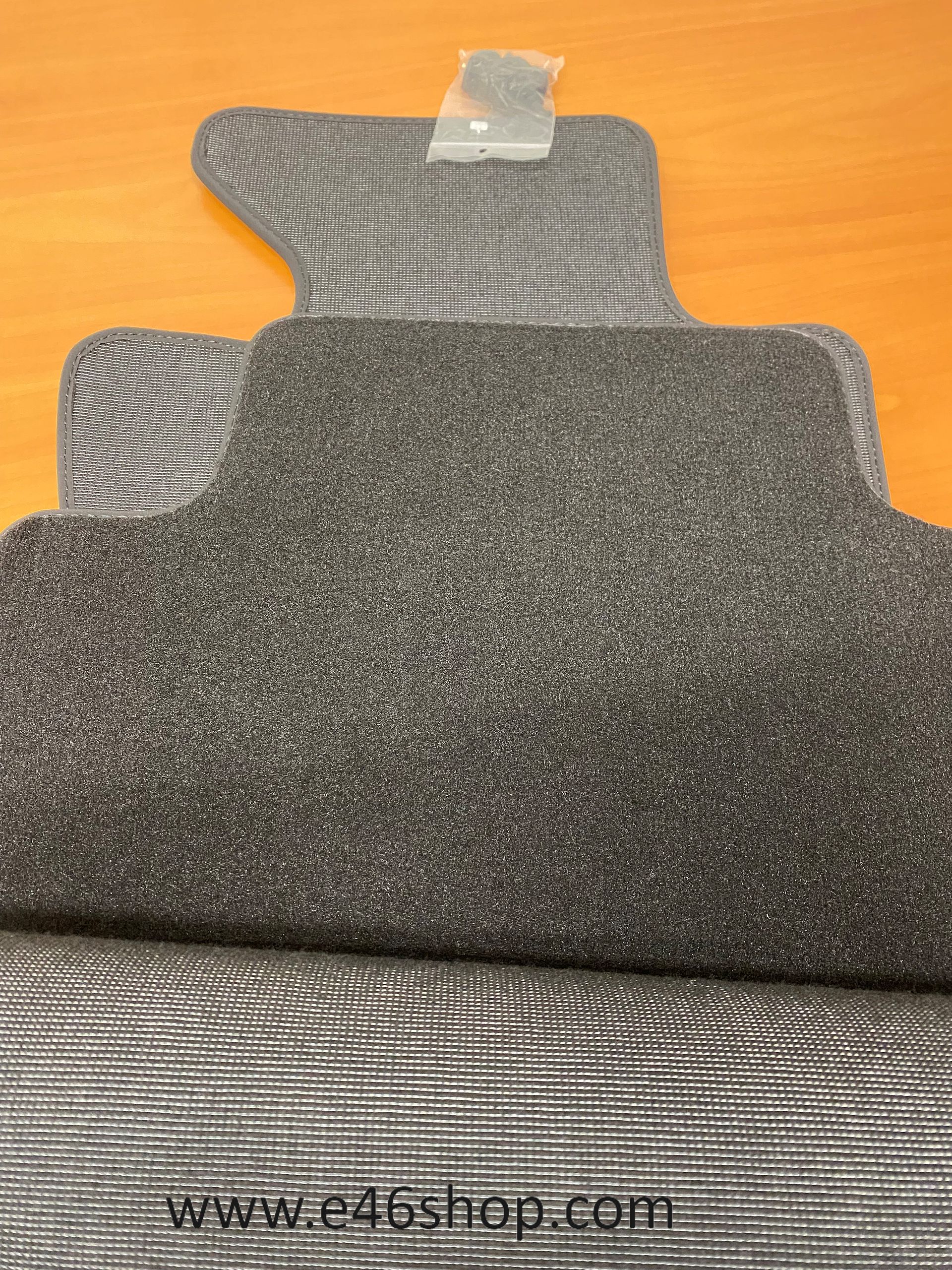 BMW X3 E83 MATTENSET originalINEEL BMW nuevo car mats complete usado en Menorca foto 6