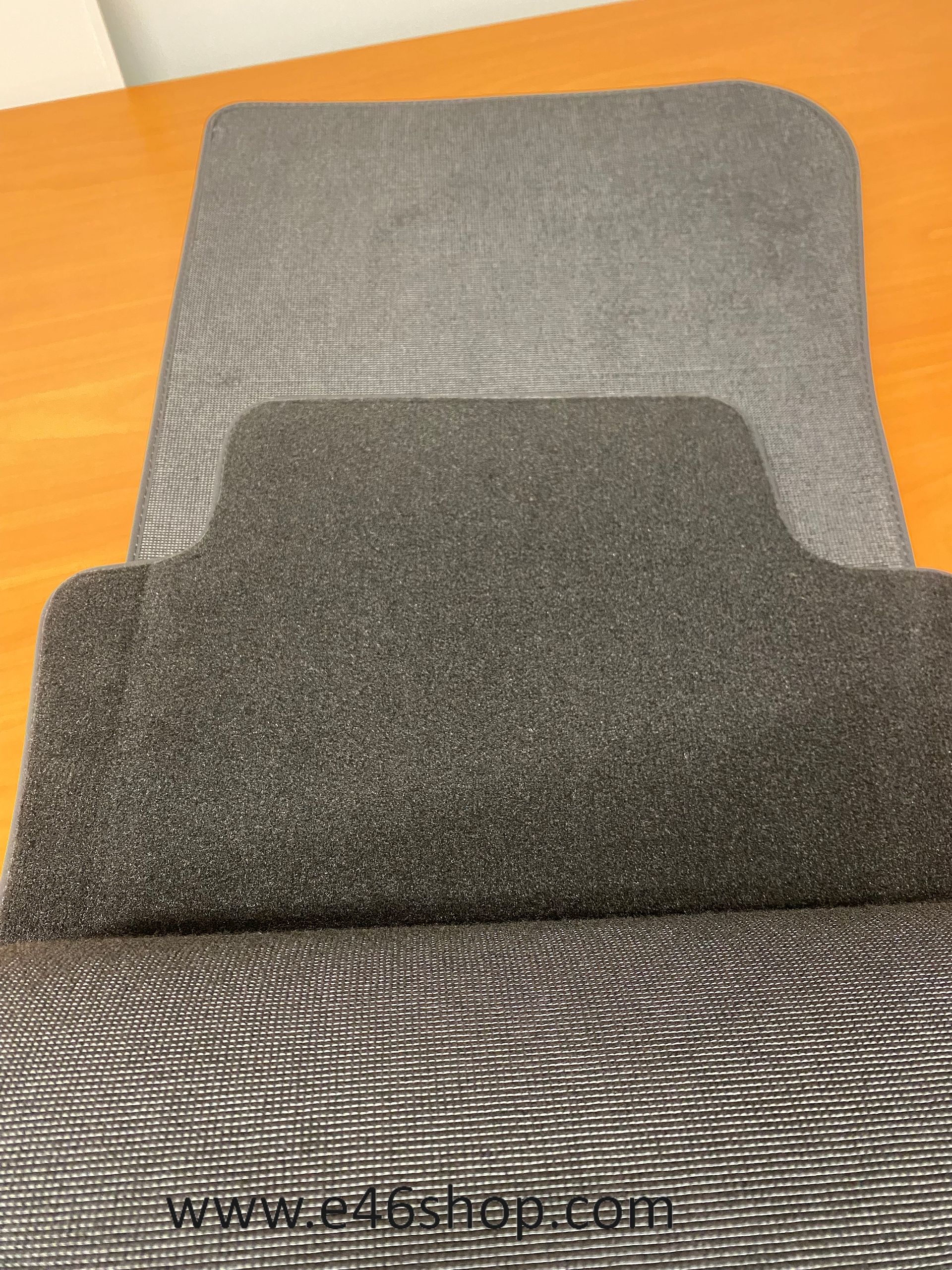 BMW X3 E83 MATTENSET originalINEEL BMW nuevo car mats complete usado en Menorca foto 4
