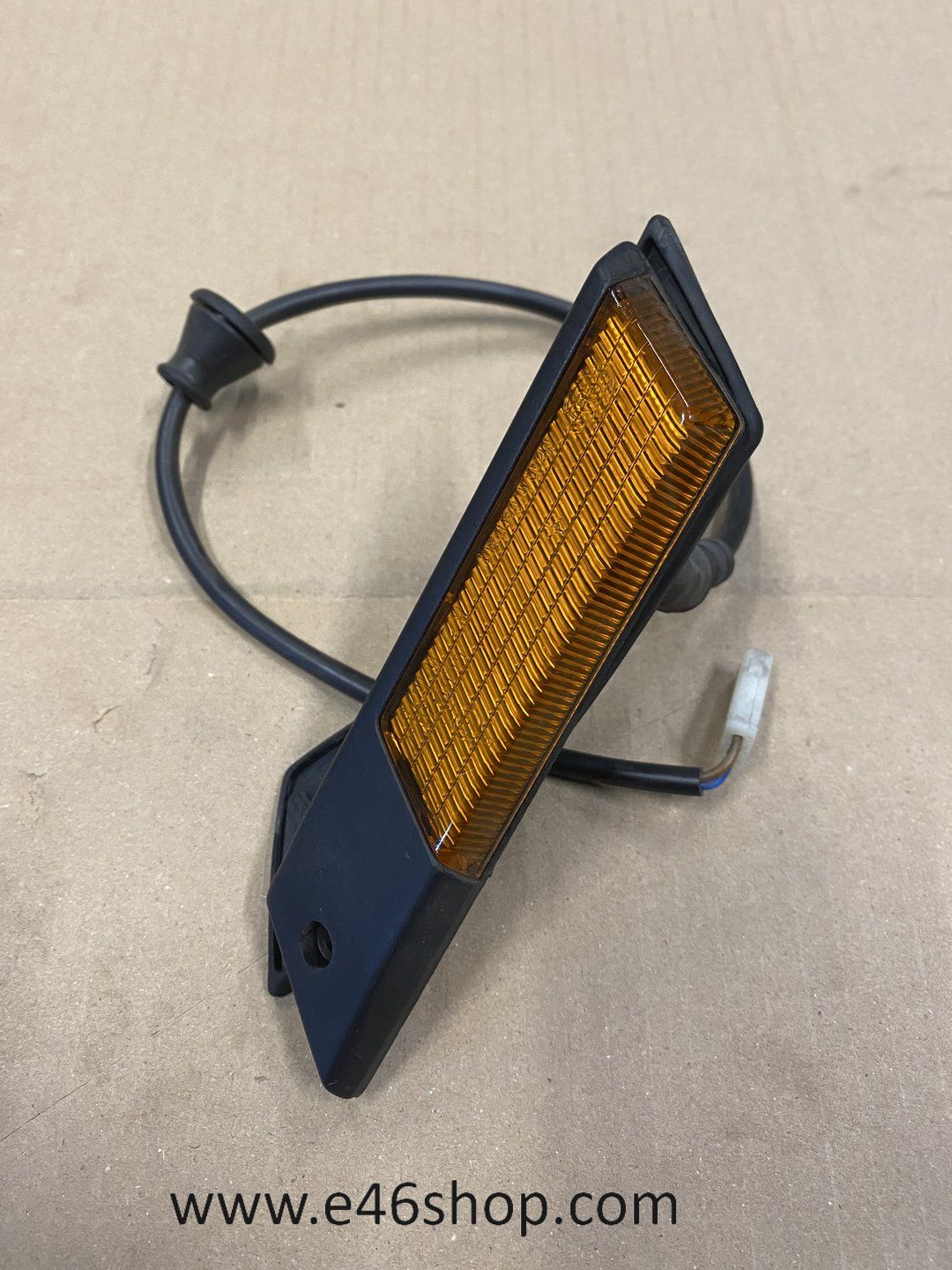 BMW E30 KNIPPERLICHT RECHTS OE 63131367806 nuevo blinker single usado en Menorca