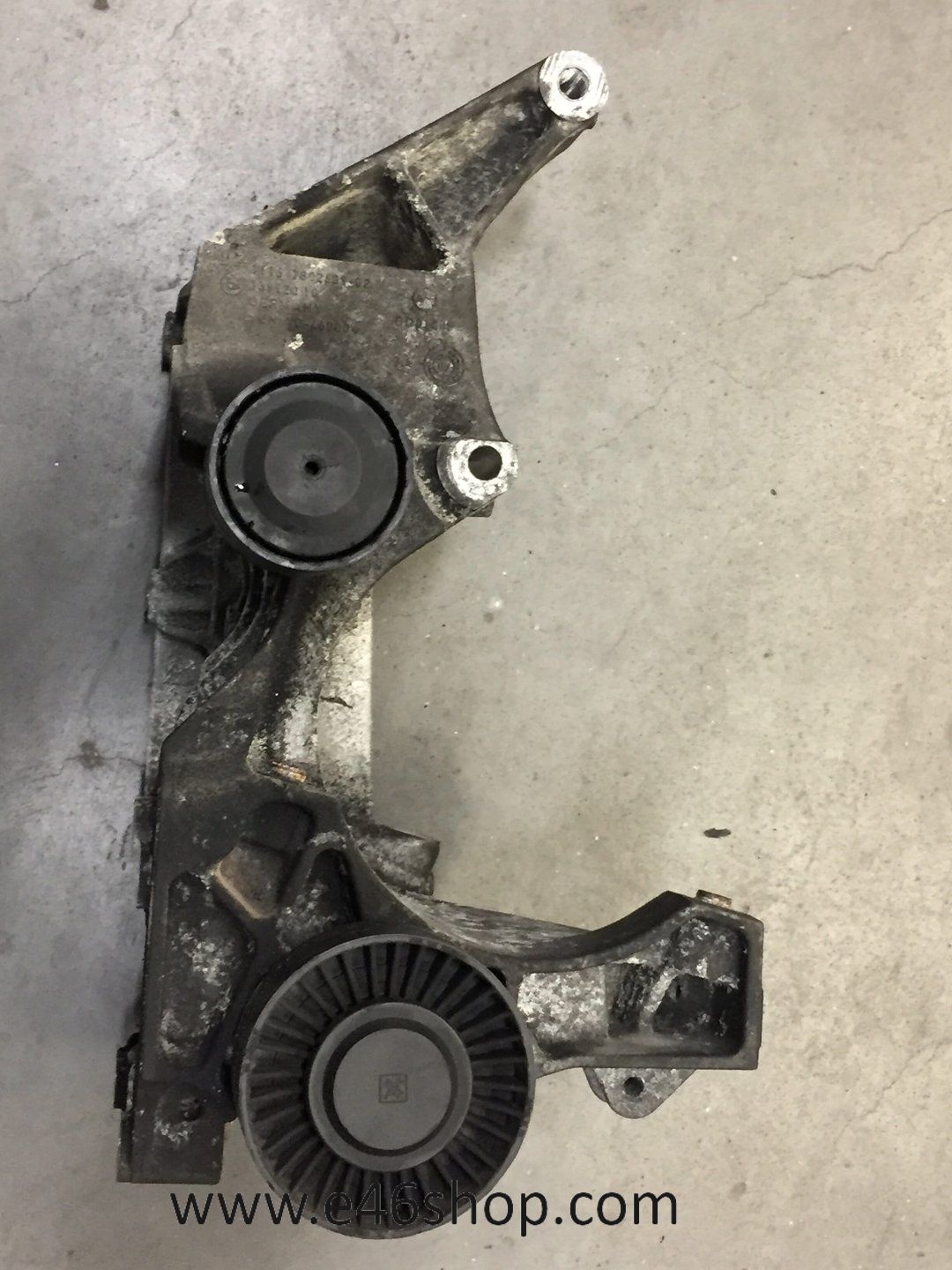 Looprollen met houder BMW E90 E91 318d 320d n47 motor 2008 tensioner tension pulley timing belt usado en Menorca