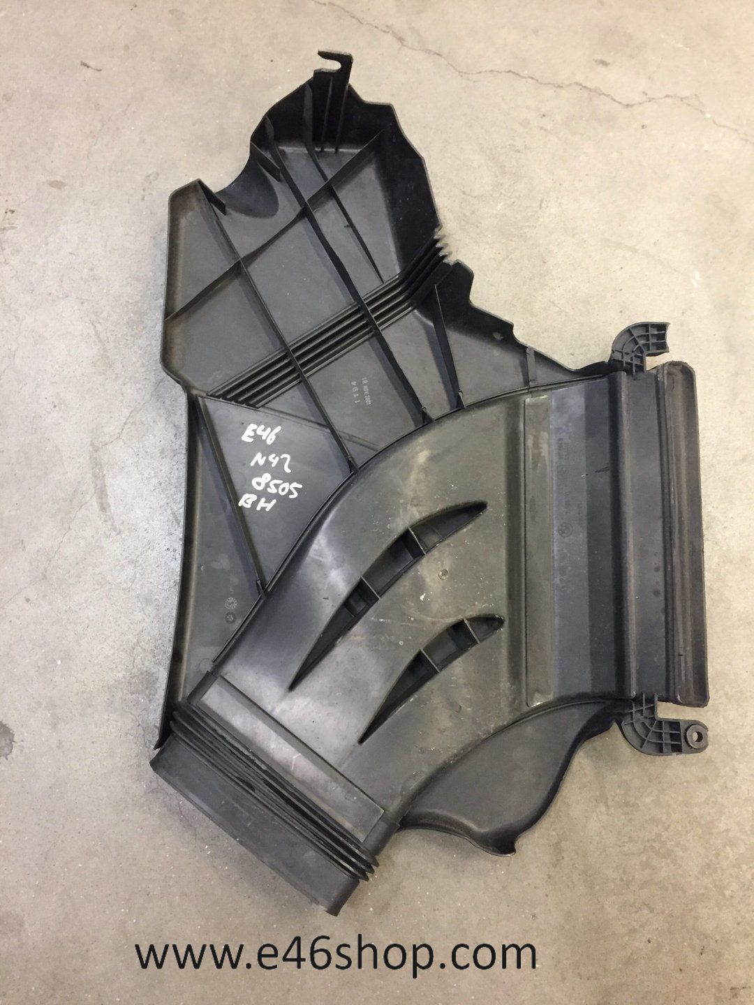 Plastic afdekplaat motor BMW E46 n42 motor engine cover usado en Menorca foto 2