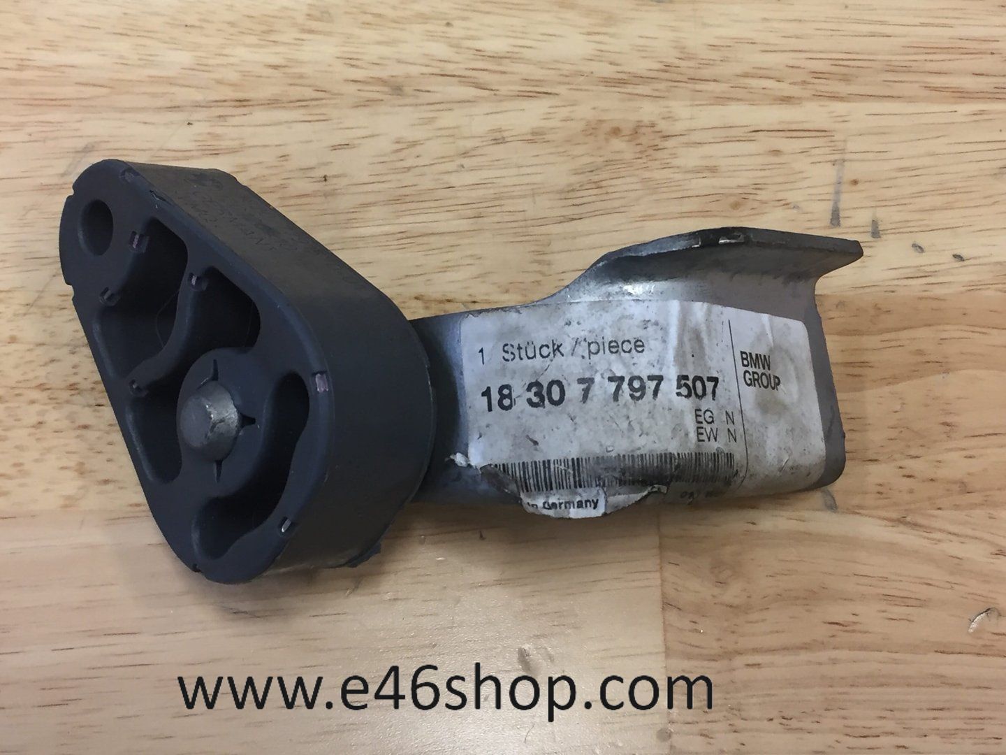 Ophangrubber escape BMW E60 E61 diesel oe 18307797507 hanging bracket usado en Menorca