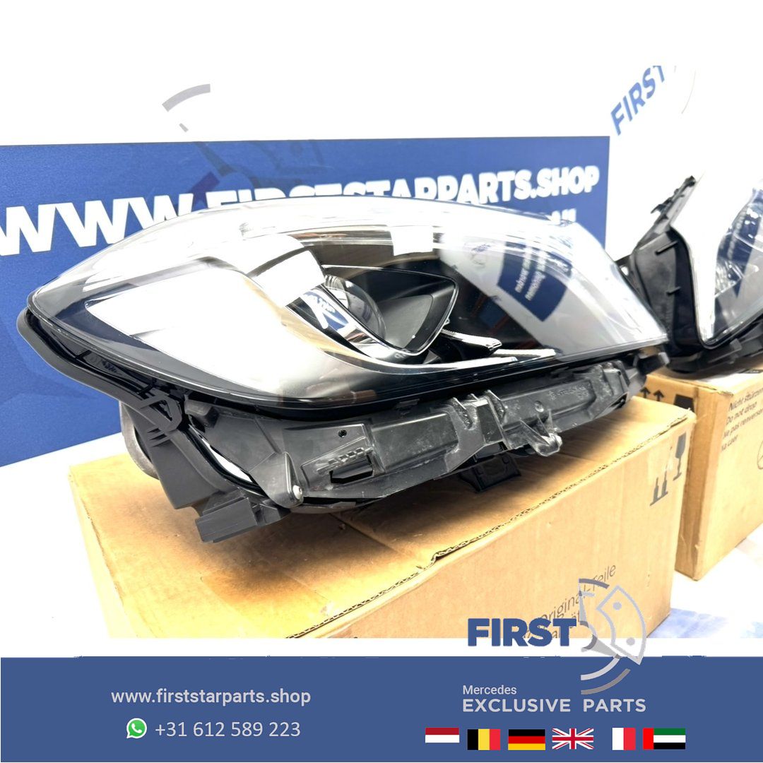 W176 A Clase FACELIFT LED High Performance koplamp links rechts originalINEEL Mercedes A Clase 2018 A1769068900 + A1769069000 headlight left and right usado en Menorca foto 7