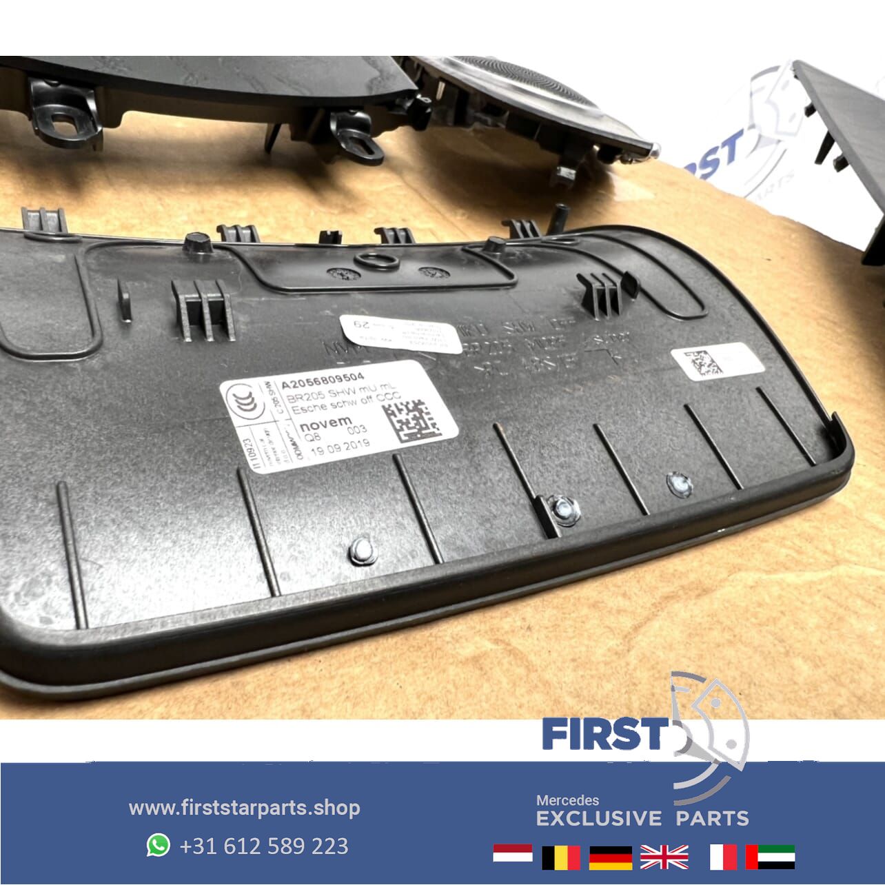 W205 INTERIEUR LIJSTEN SET ESSEN HOUT Mercedes C Clase middenconsole + deurlijsten essenhout set originalineel AMBIENT VERLICHTING interior frames set usado en Menorca foto 11