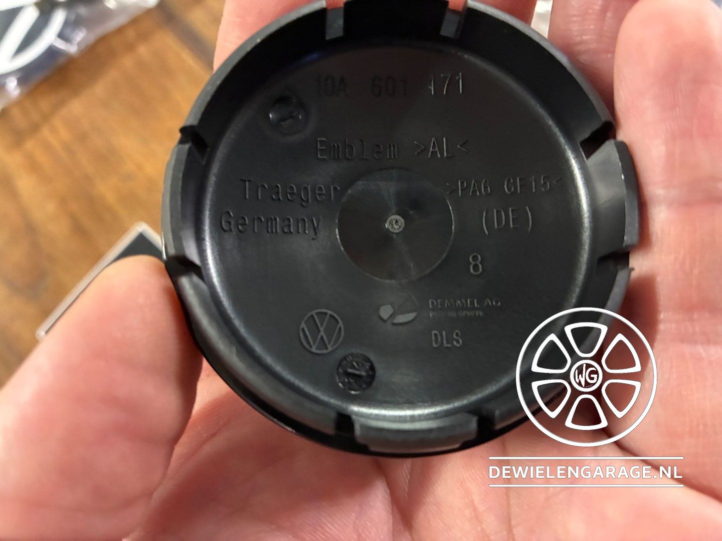 4x VW Naafkap originalineel nuevo ID Logo 10A 601 171 oa ID.3 ID.4 ID.5 ID.7 etc 10A601171 55mm 60mm naafdop ID3 ID4 ID5 ID7 ID BUZZ wheel hub usado en Menorca foto 5