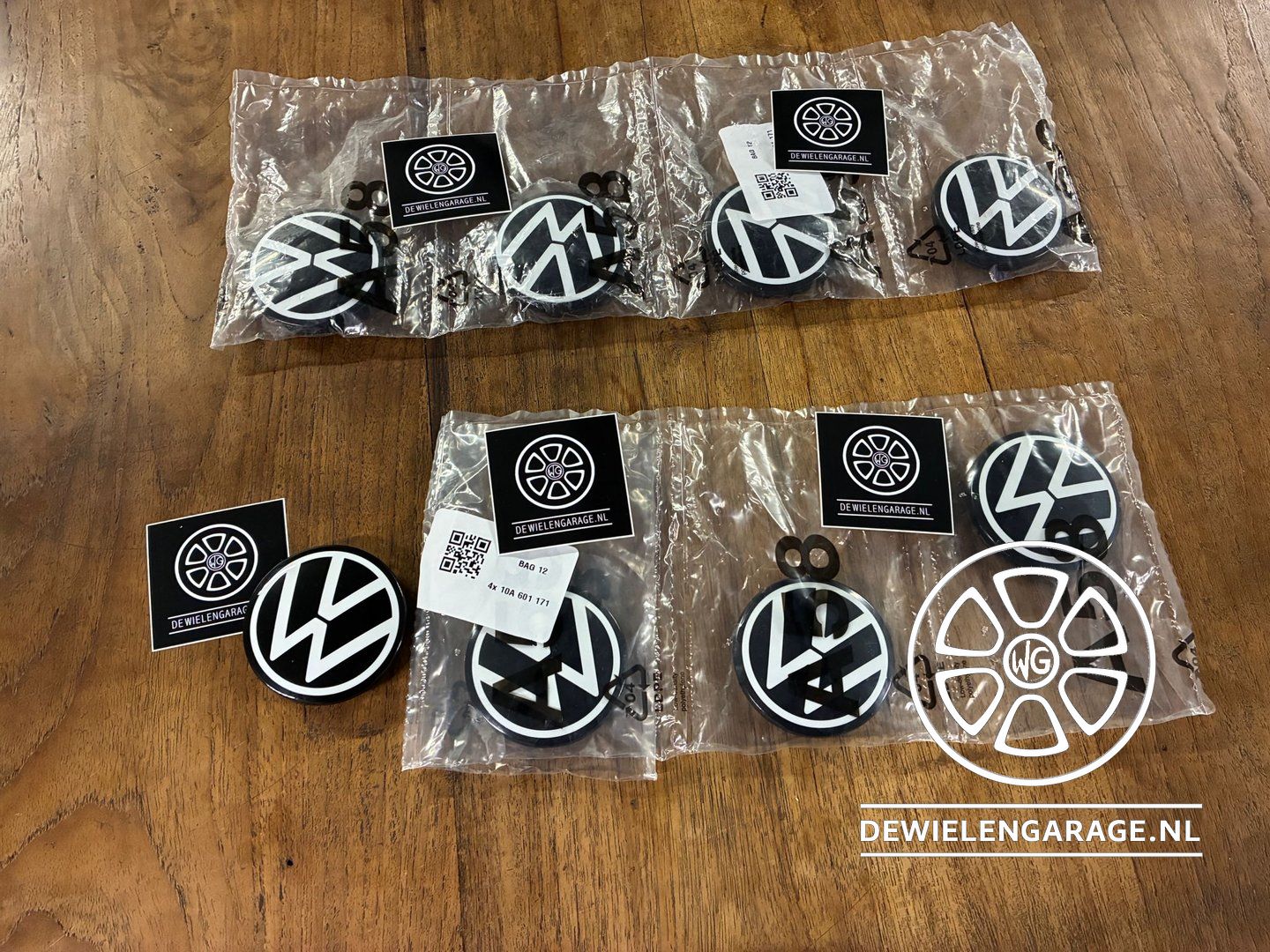 4x VW Naafkap originalineel nuevo ID Logo 10A 601 171 oa ID.3 ID.4 ID.5 ID.7 etc 10A601171 55mm 60mm naafdop ID3 ID4 ID5 ID7 ID BUZZ wheel hub usado en Menorca foto 2