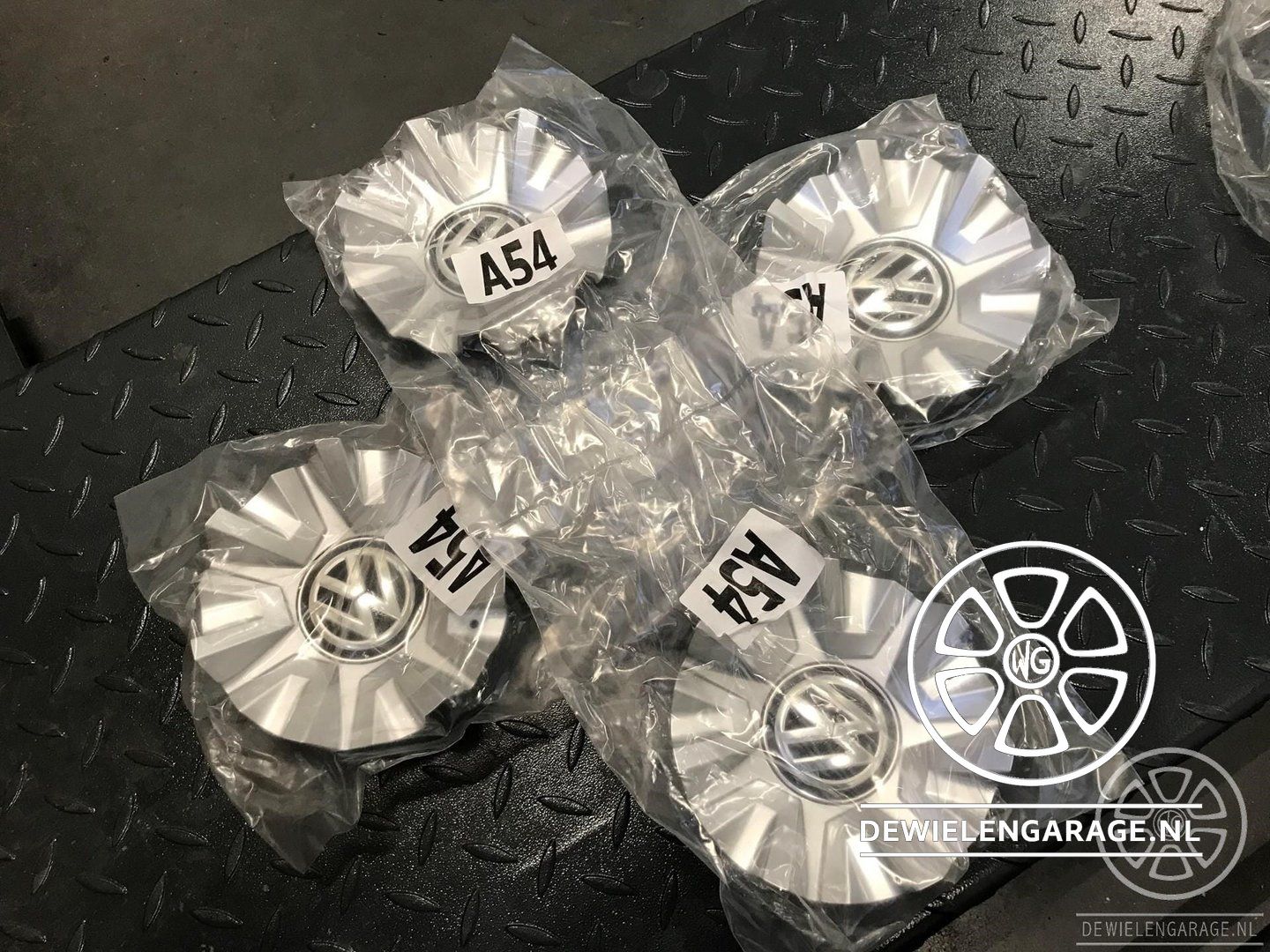 4x Naafkap originalineel VW Touareg 760 601 149A Nabendeckel wheel hub usado en Menorca foto 2