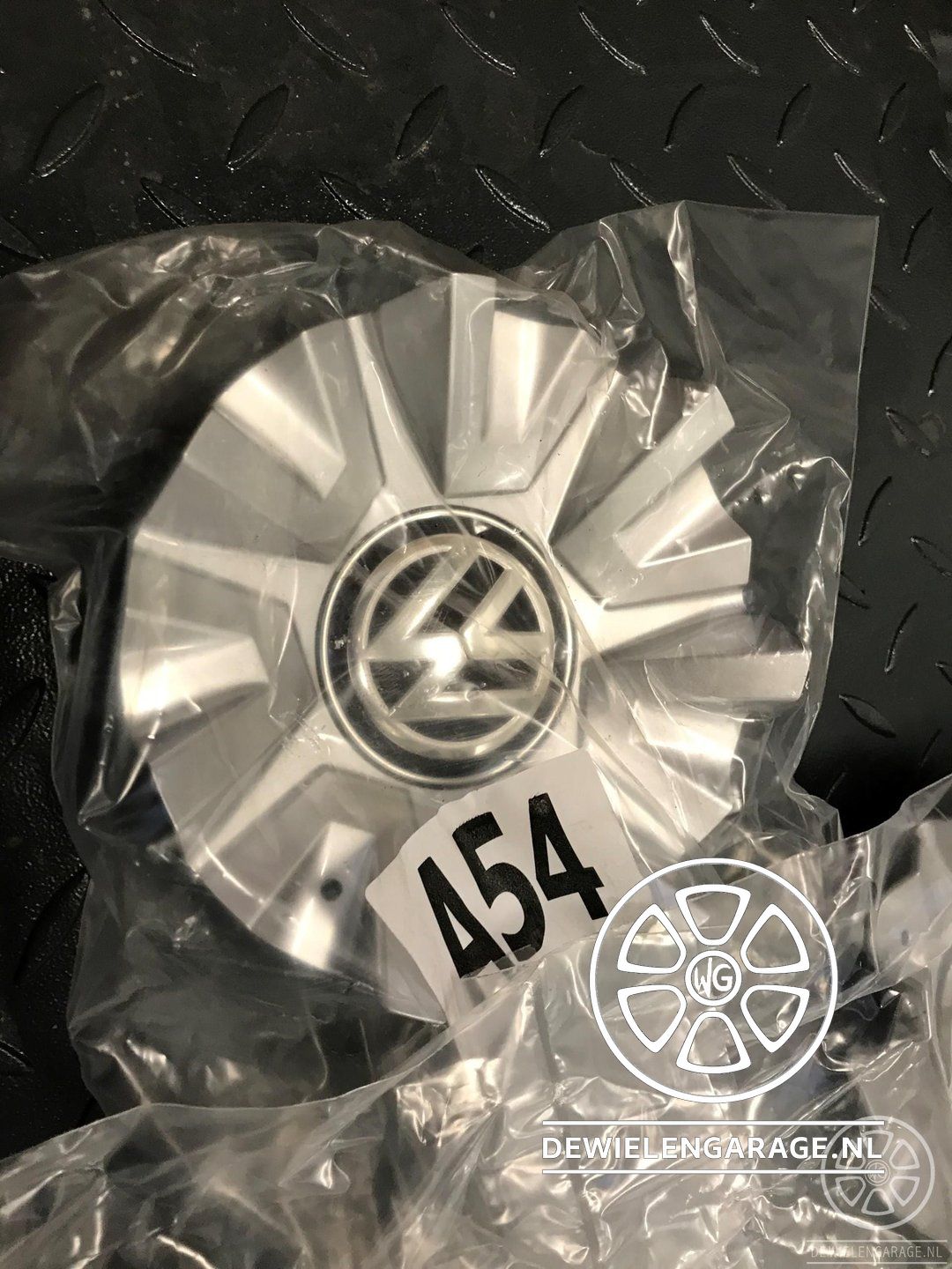 4x Naafkap originalineel VW Touareg 760 601 149A Nabendeckel wheel hub usado en Menorca foto 3