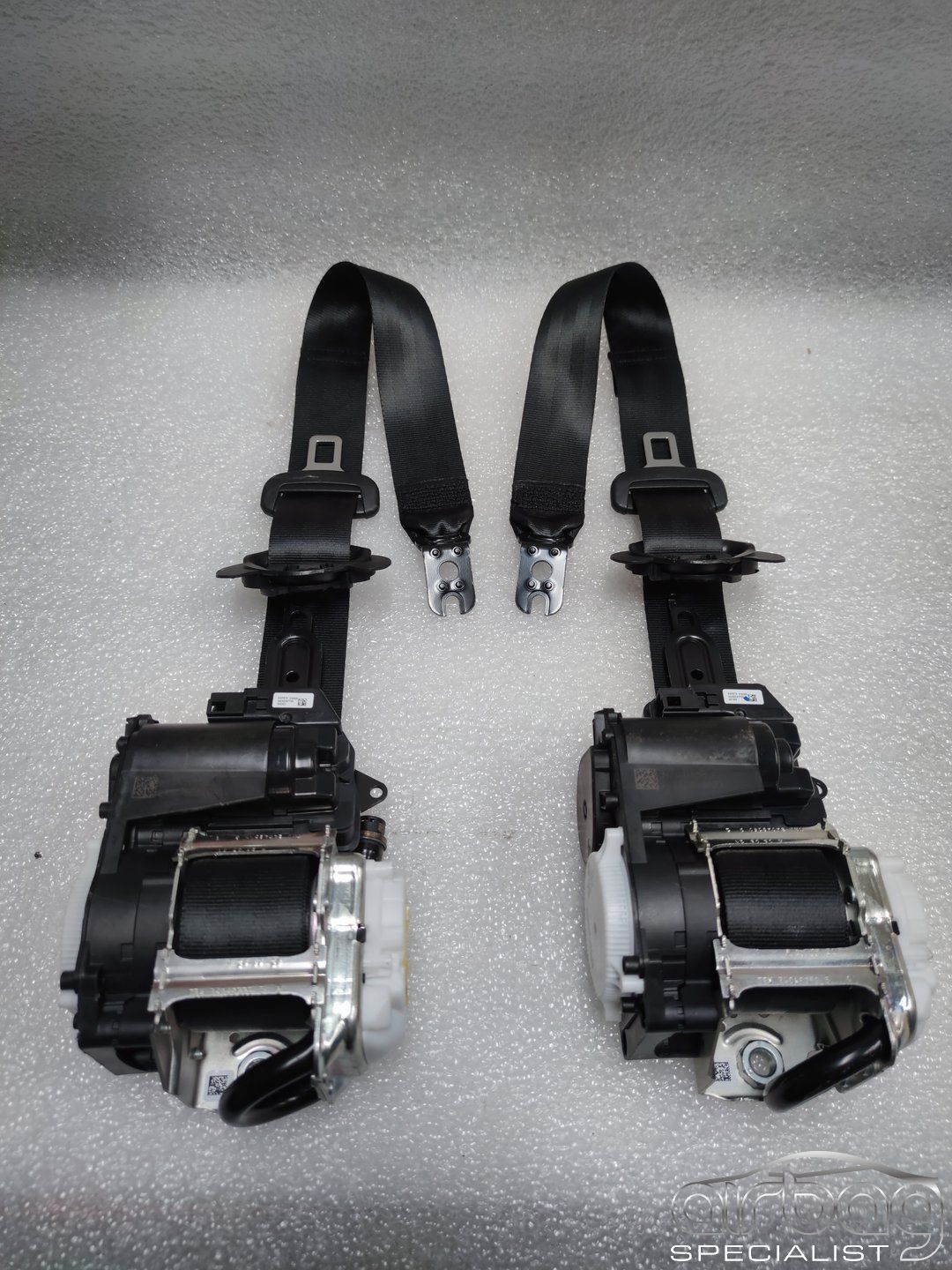 Audi A3 gordelset L+R voor 8Y0857705H 8Y0 857 705 H 8Y0857706H 8Y0 857 706H seatbelt set of 2 usado en Menorca