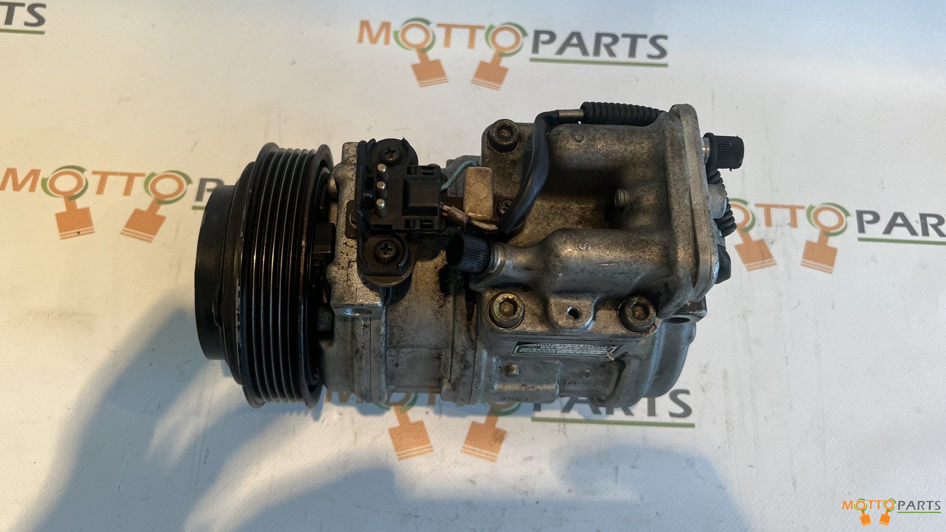 Mercedes Aircopomp M102 M103 M104 OM603 Motors A1161300515 air conditioning pump air conditioning compressor usado en Menorca foto 5