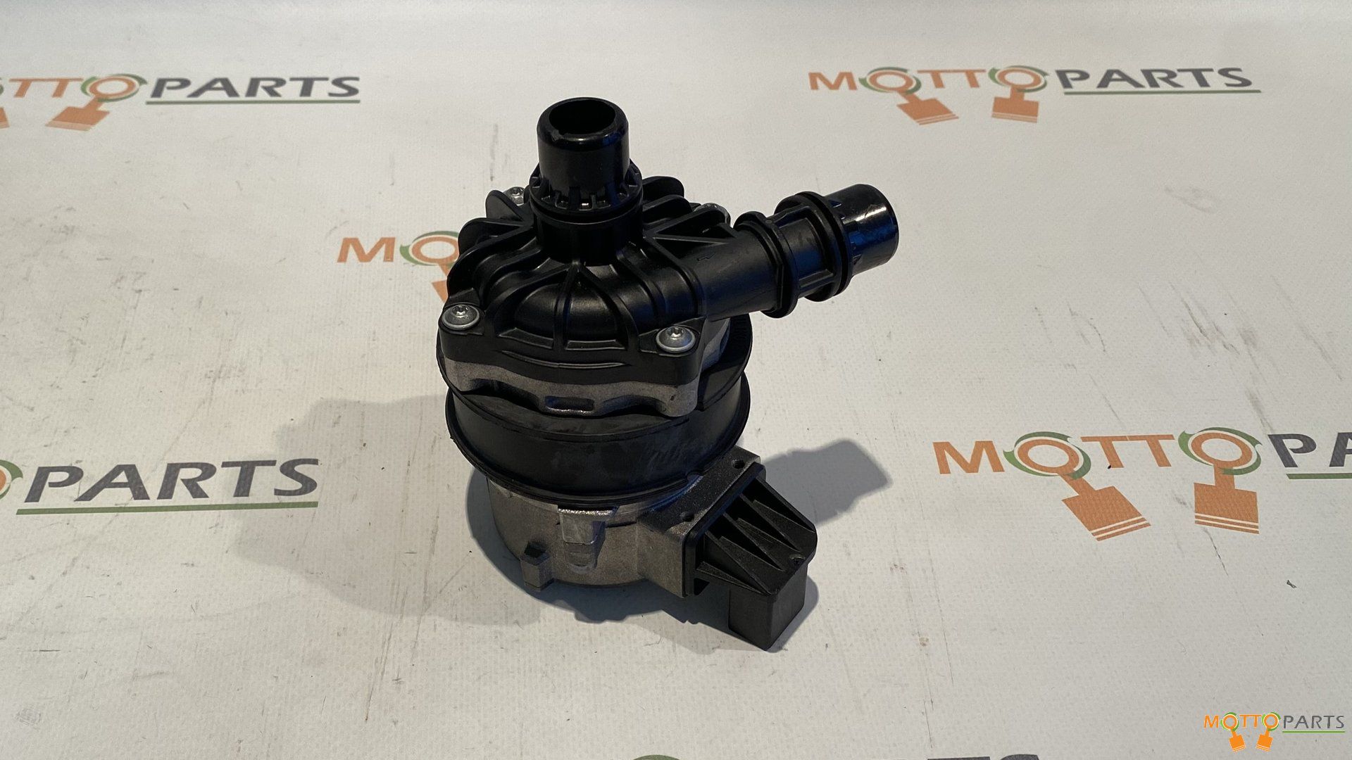 Mercedes-Benz E CLS EQC Clase Koelvloeistofpomp A0005003286 extra water pump usado en Menorca