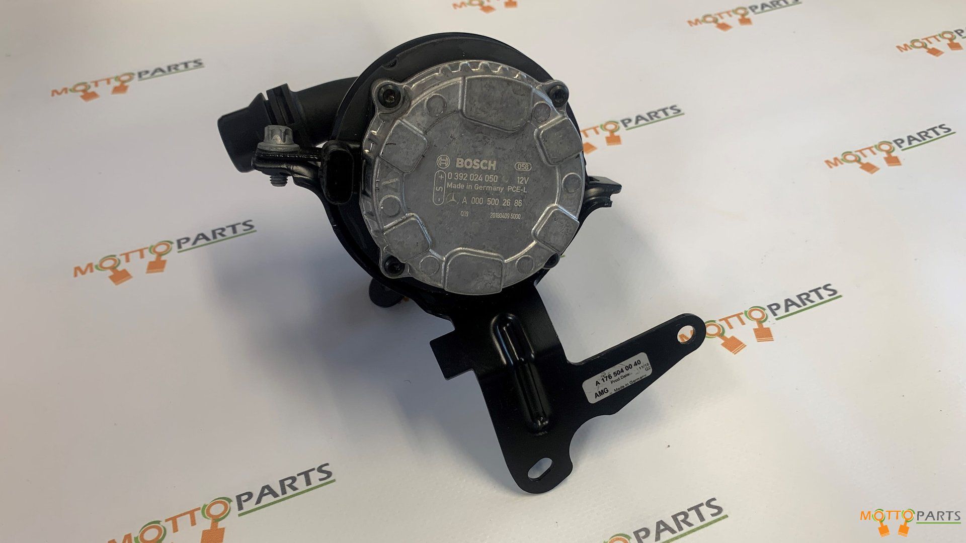 Mercedes coolant watercirculatiepomp waterpomp A0005002686 water pump usado en Menorca