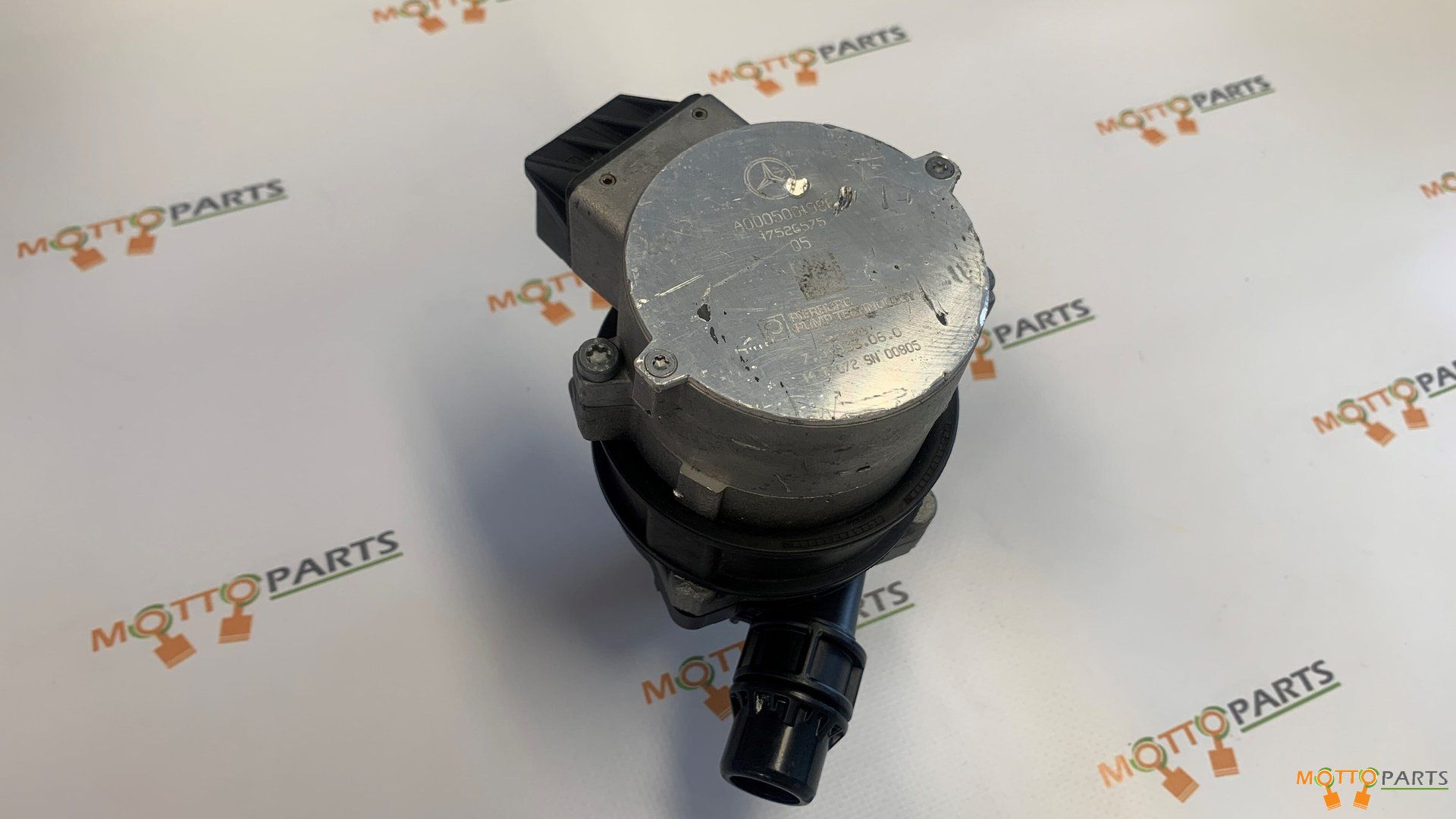 Mercedes Extra Waterpomp A C CLA GLC Klas W205 A0005001986 extra water pump usado en Menorca