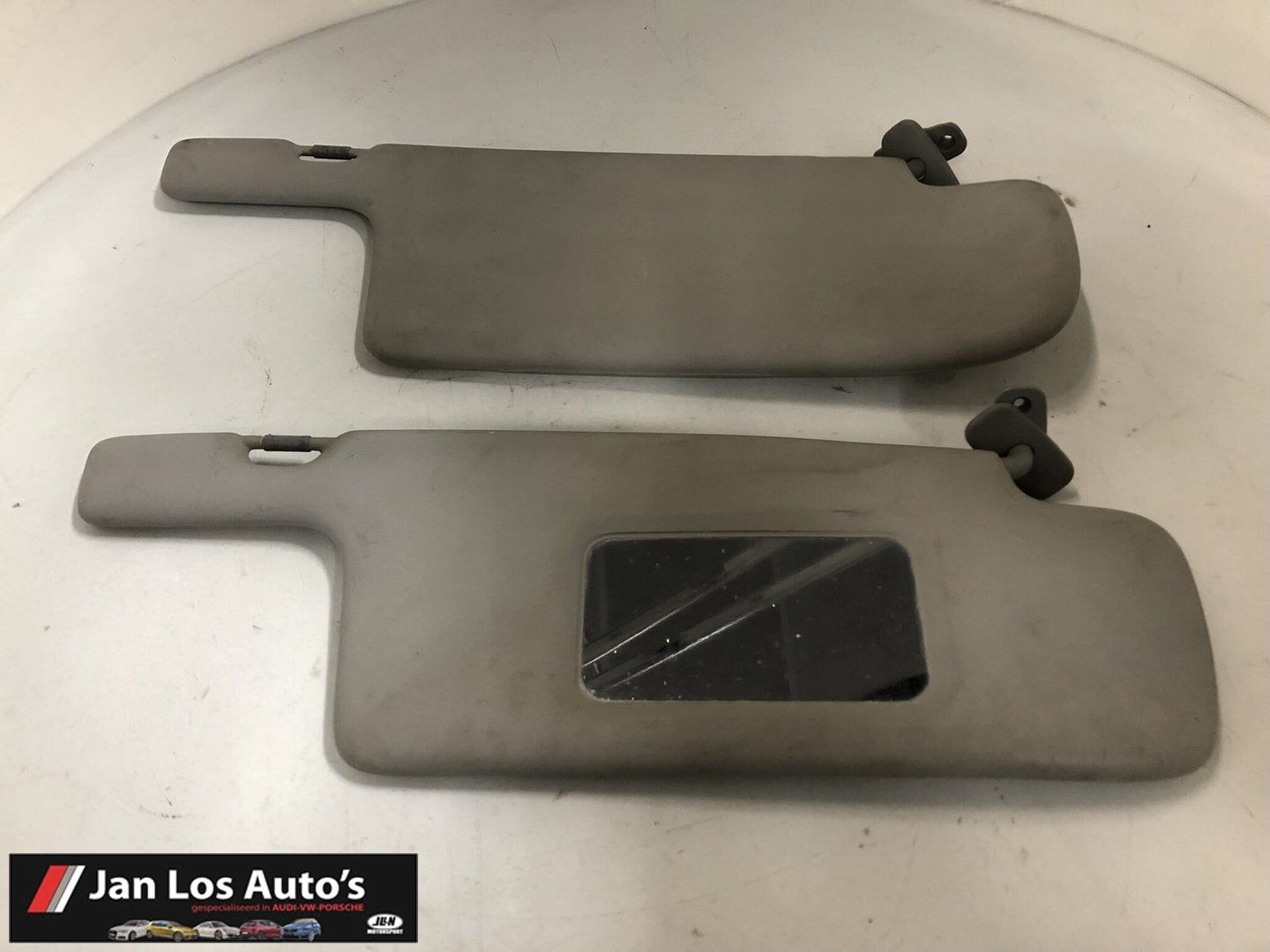 Zonneklep set Audi 80 B4 sun visor left and right usado en Menorca