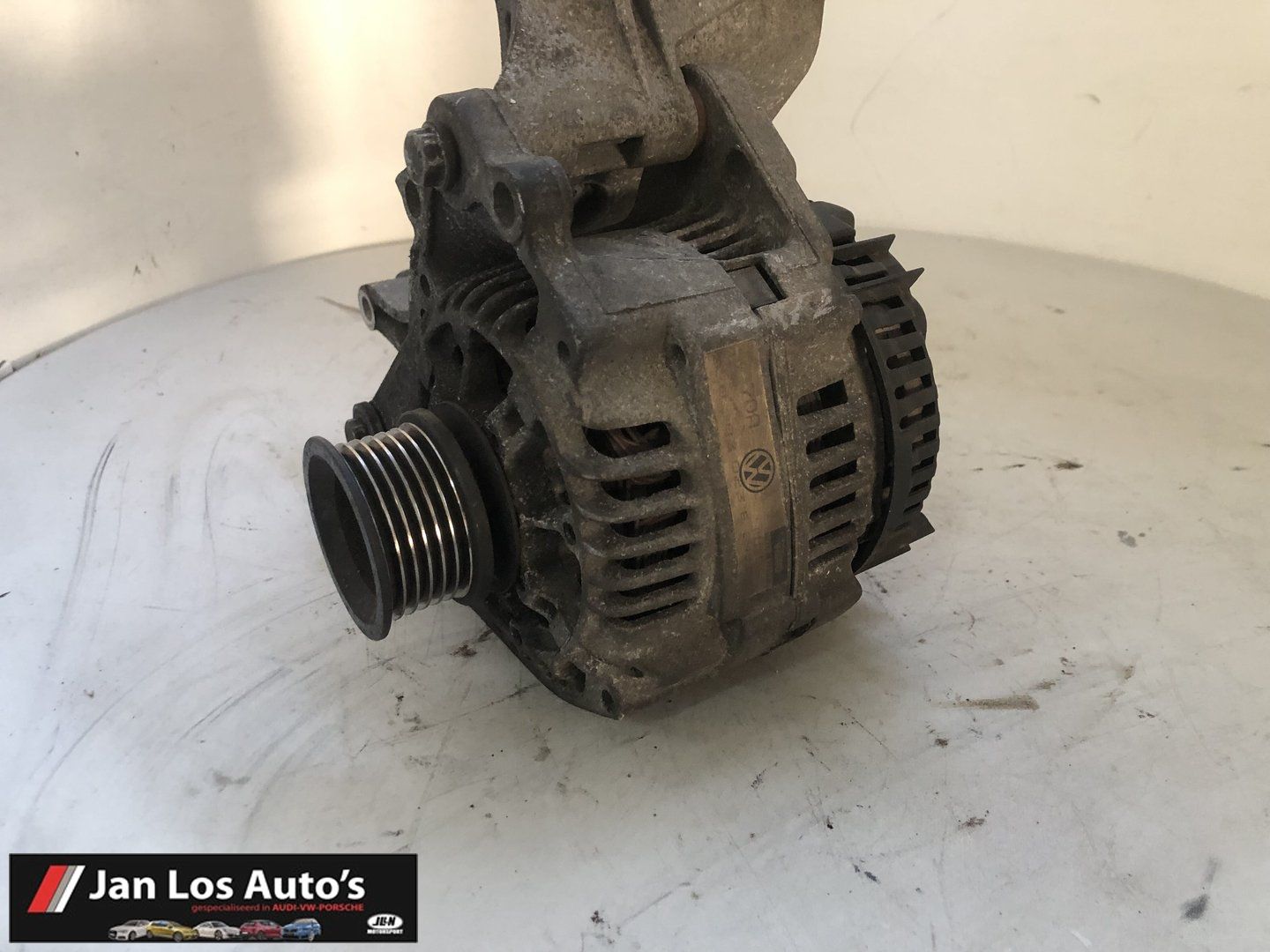 VW Golf 2.0 Dynamo 70A 037 903 023 E dynamo usado en Menorca