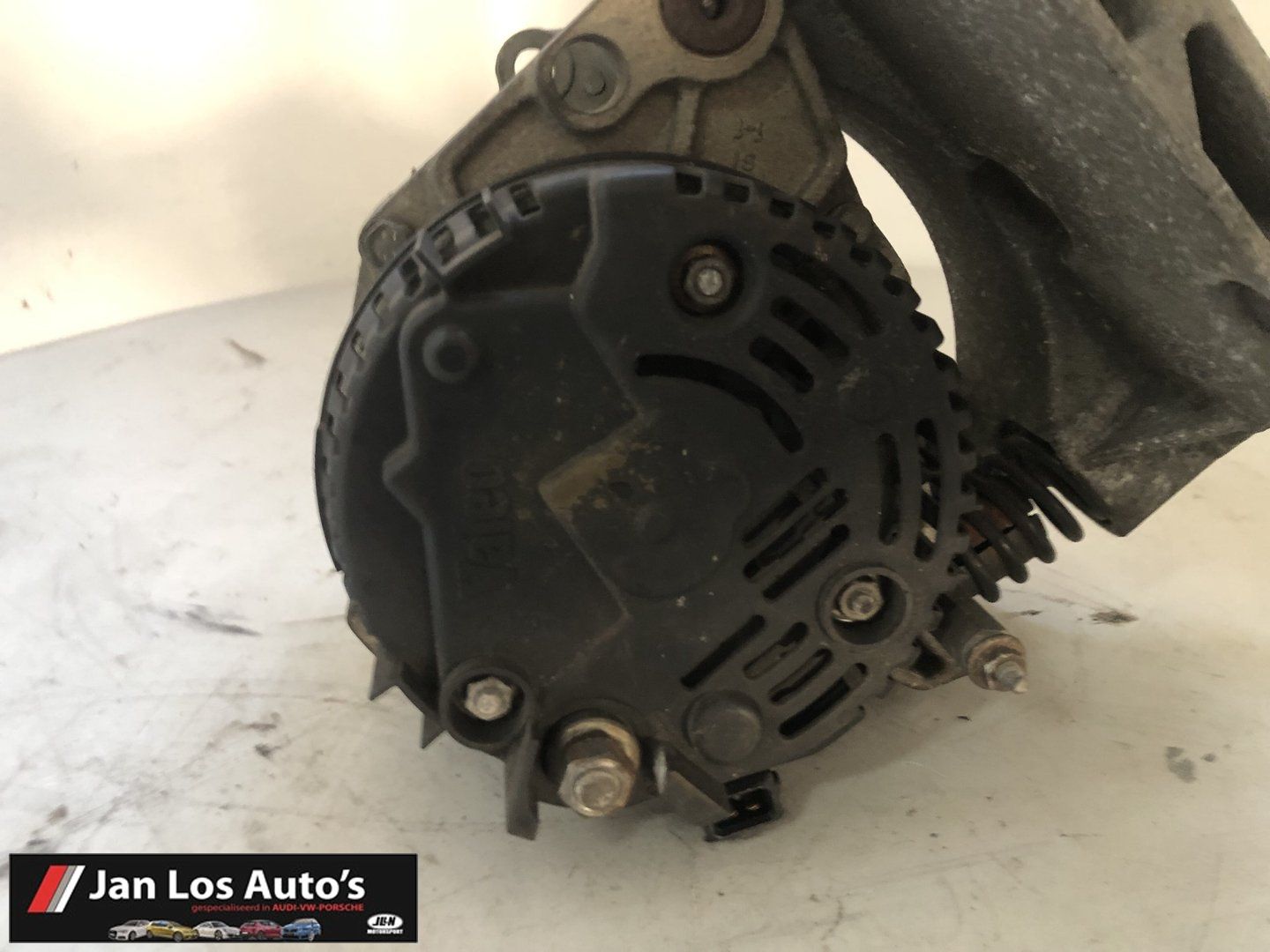 VW Golf 2.0 Dynamo 70A 037 903 023 E dynamo usado en Menorca foto 2