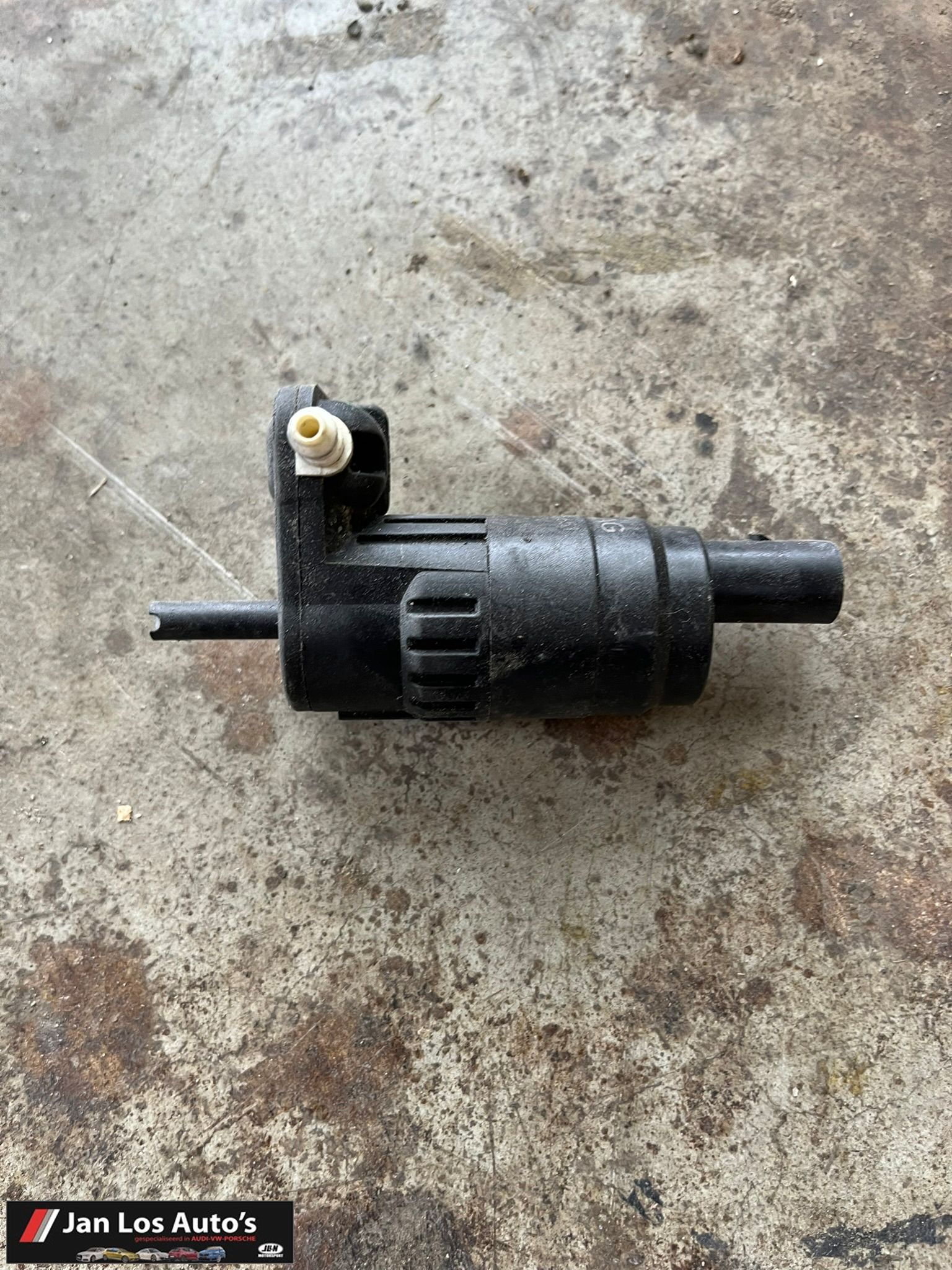 Ruitensproeierpomp 1K6955651 pomp ruitensproeier windshield washer pump usado en Menorca