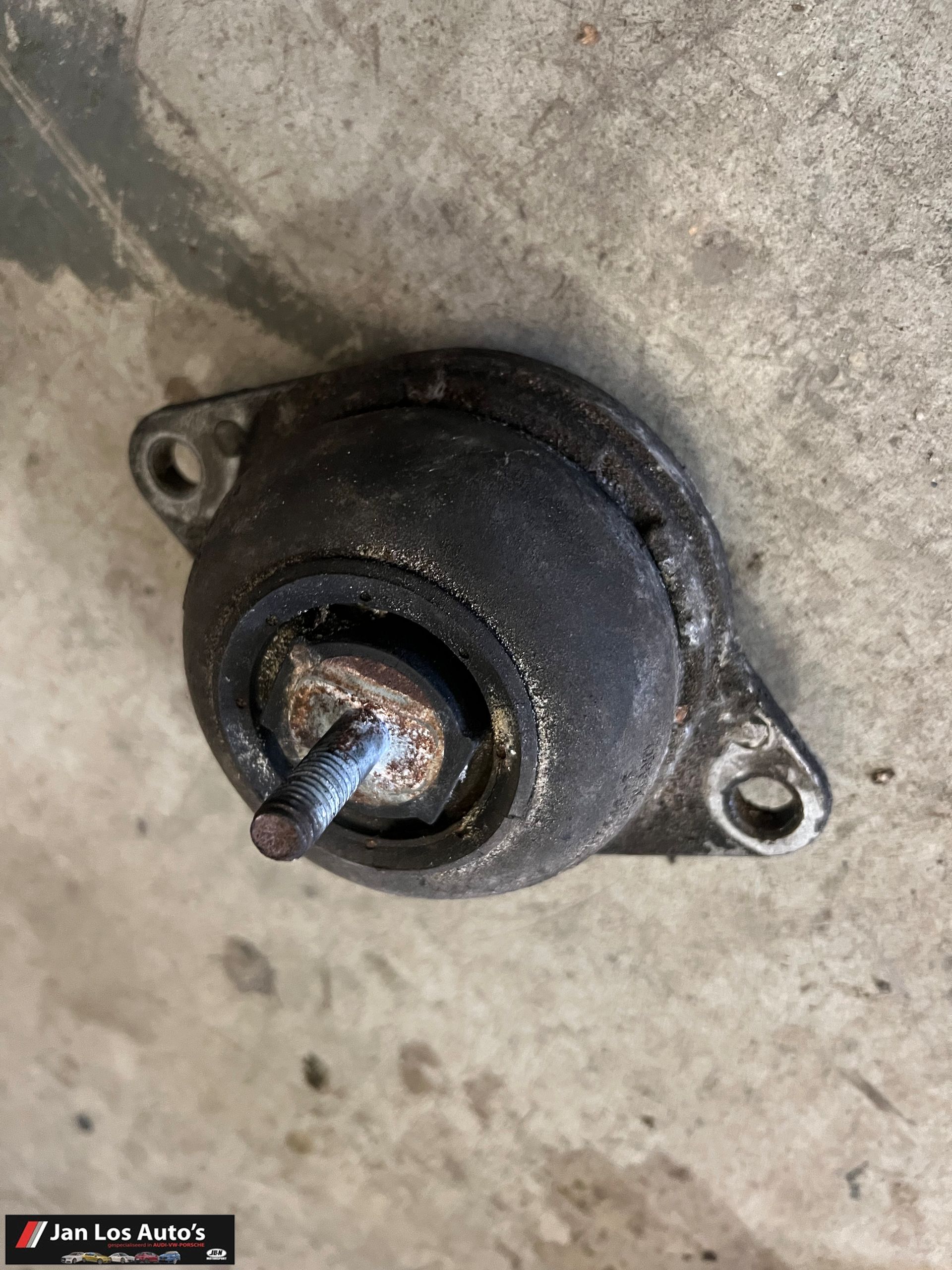 Audi V8 4,2 C3 typ44 Motorsteun motorrubber engine mount engine rubber usado en Menorca foto 3
