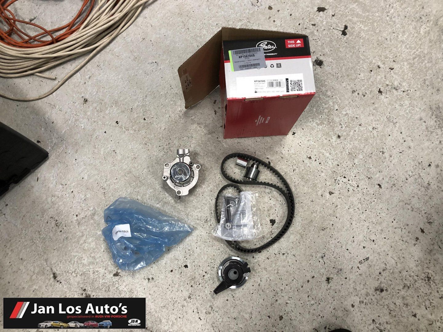 Distributieset VW T6 2.0 TDI (15-'20) KP15678XS + waterpomp distribution chain usado en Menorca