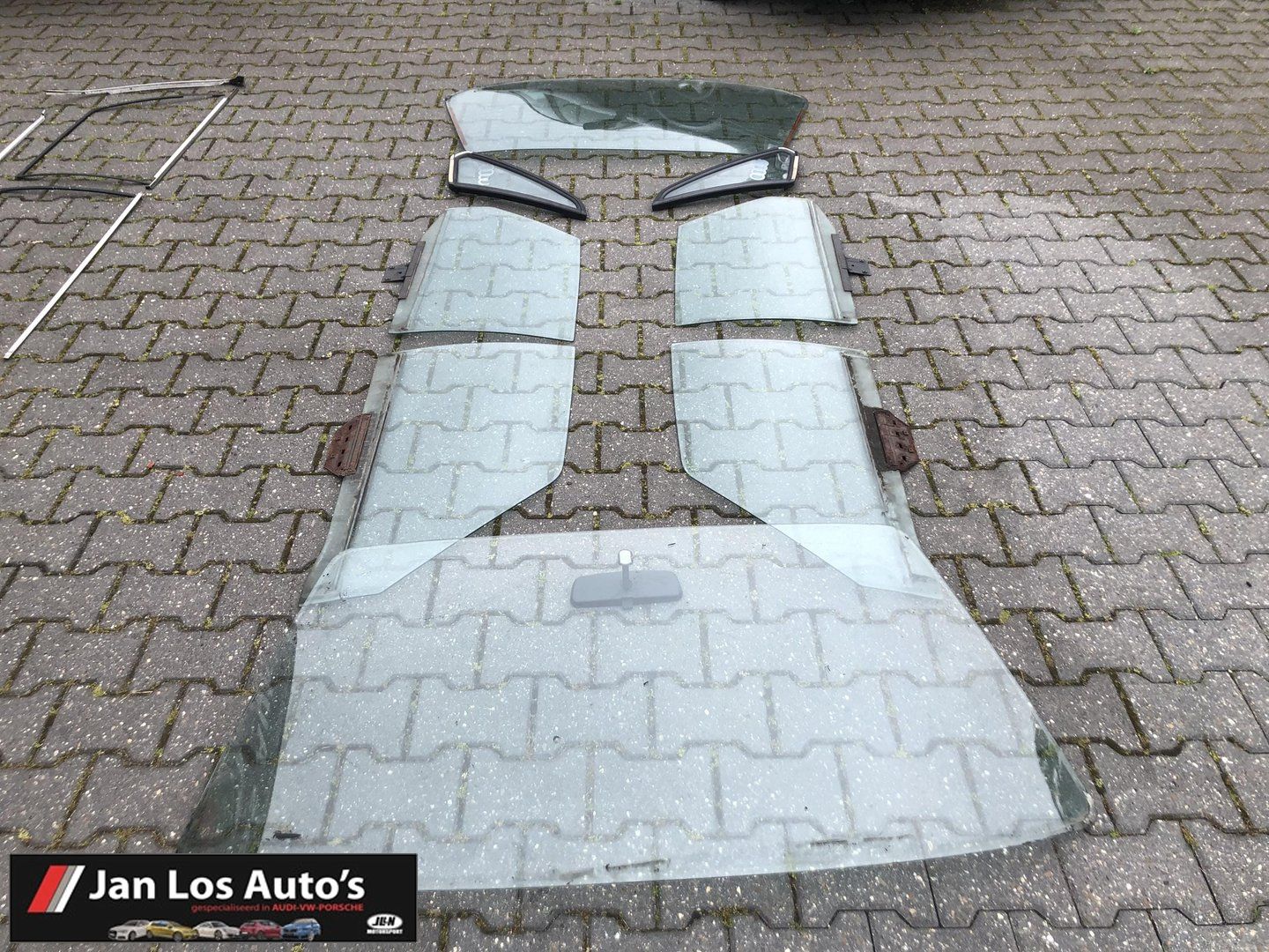 Set ruiten voor achter ruit portier 3-hoek Audi 90 80 B2 front windscreen usado en Menorca