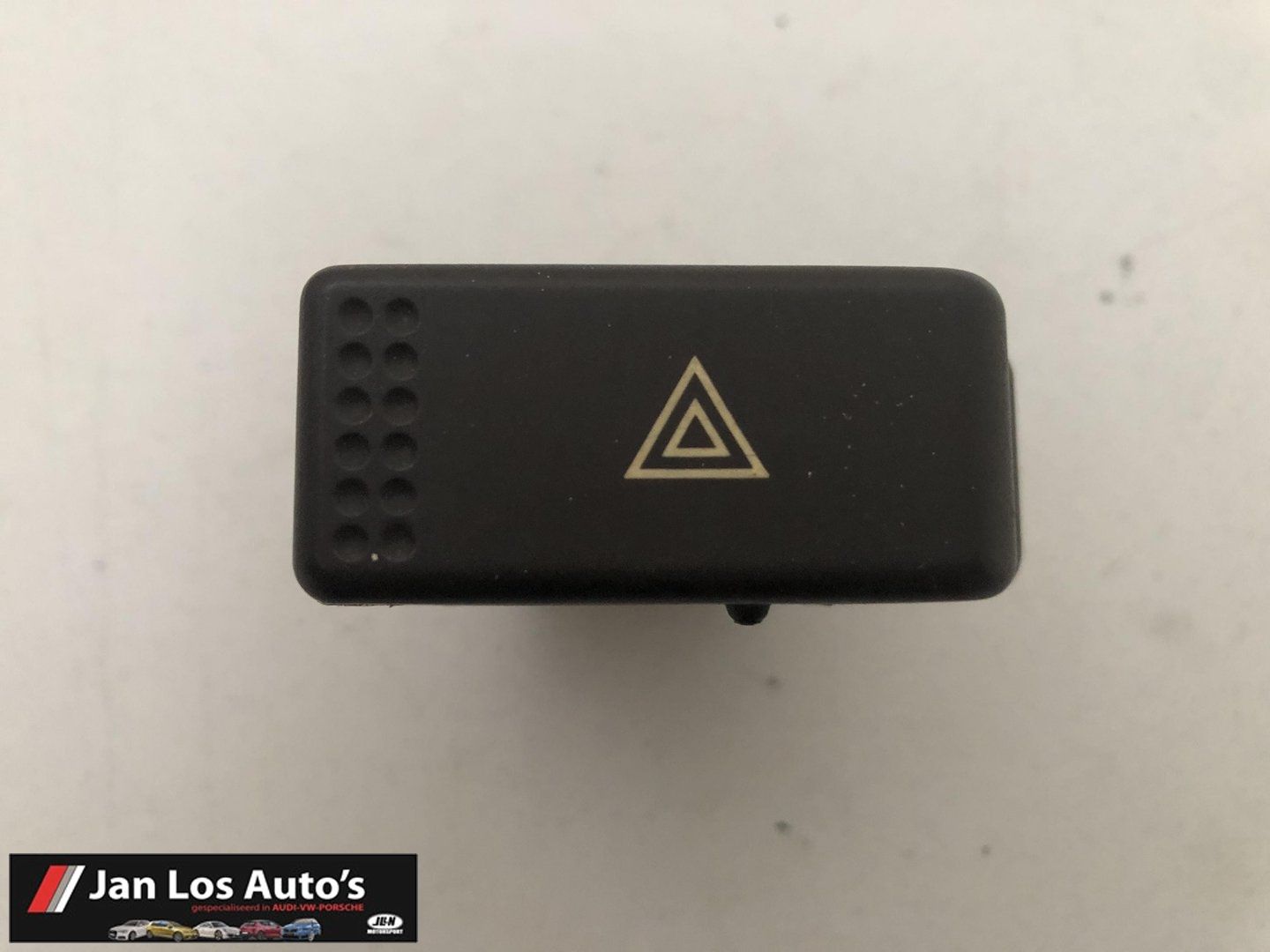 Schakelaar alarmlicht Audi 80 Coupe B2 ('78-'86) 855941509 fog lamp front left and right usado en Menorca