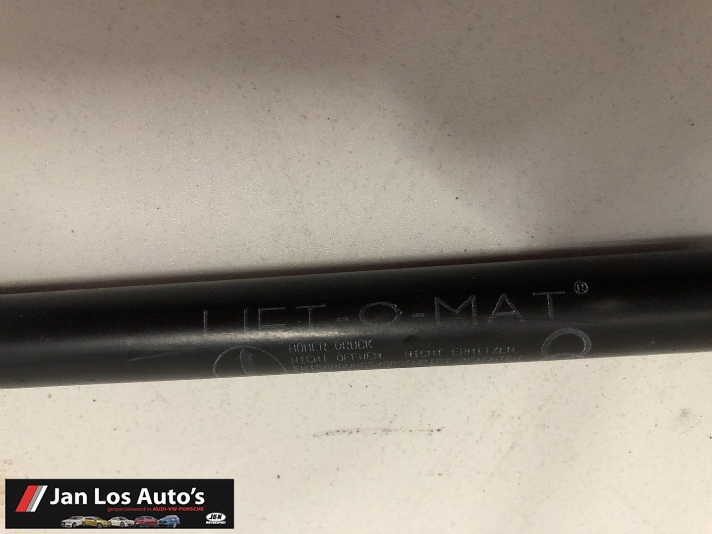 Gasveer motorkap Audi 80 B4 ('91-'95) 8A0823360A gas damper bonnet usado en Menorca foto 2