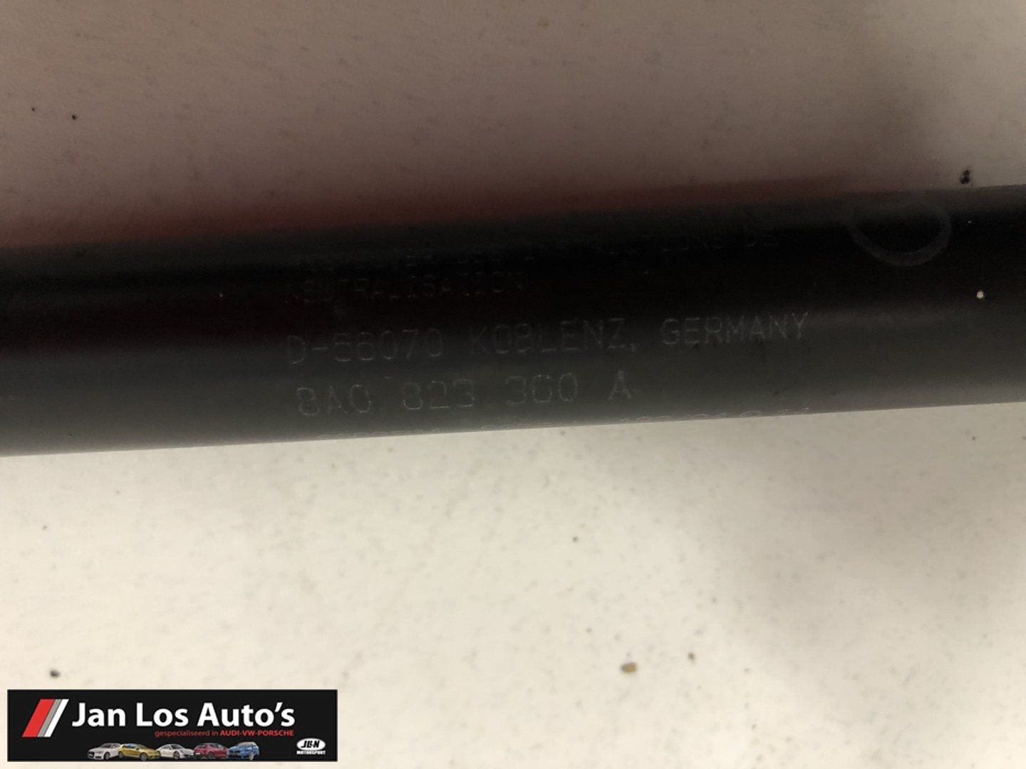 Gasveer motorkap Audi 80 B4 ('91-'95) 8A0823360A gas damper bonnet usado en Menorca foto 3