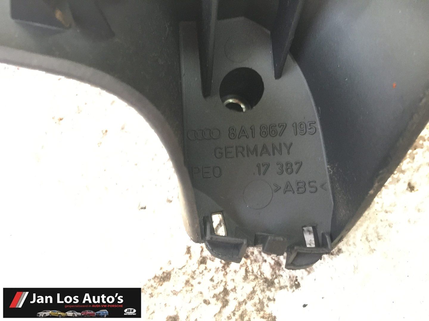 Handgreep deur linksvoor binnen Audi 80 B4 (91-95) 8A1867171 ceiling handle single usado en Menorca foto 4