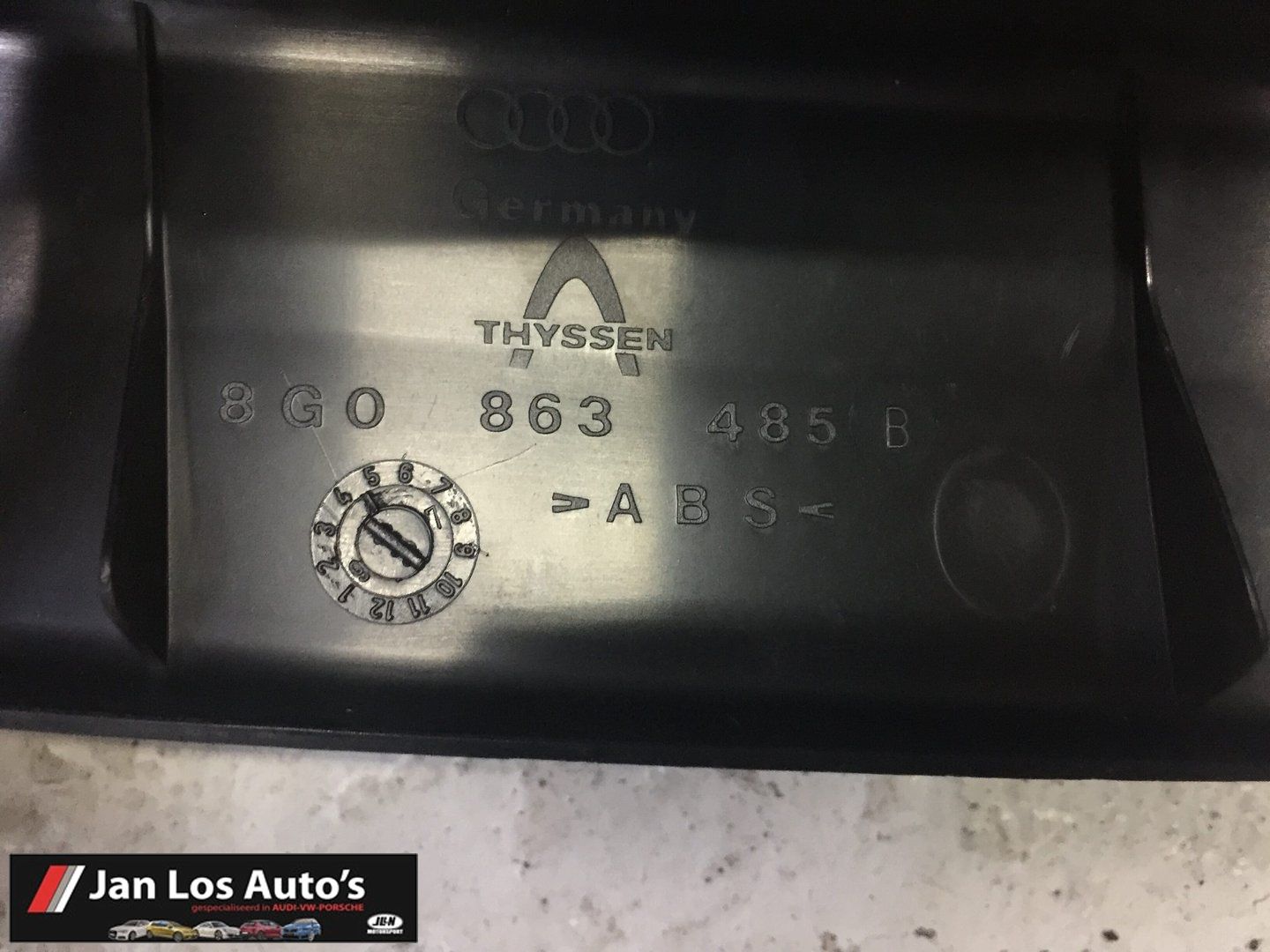 Kofferbak rand Audi 80 B4 ('91-'95) 8G0863485B upholstery boot usado en Menorca foto 6