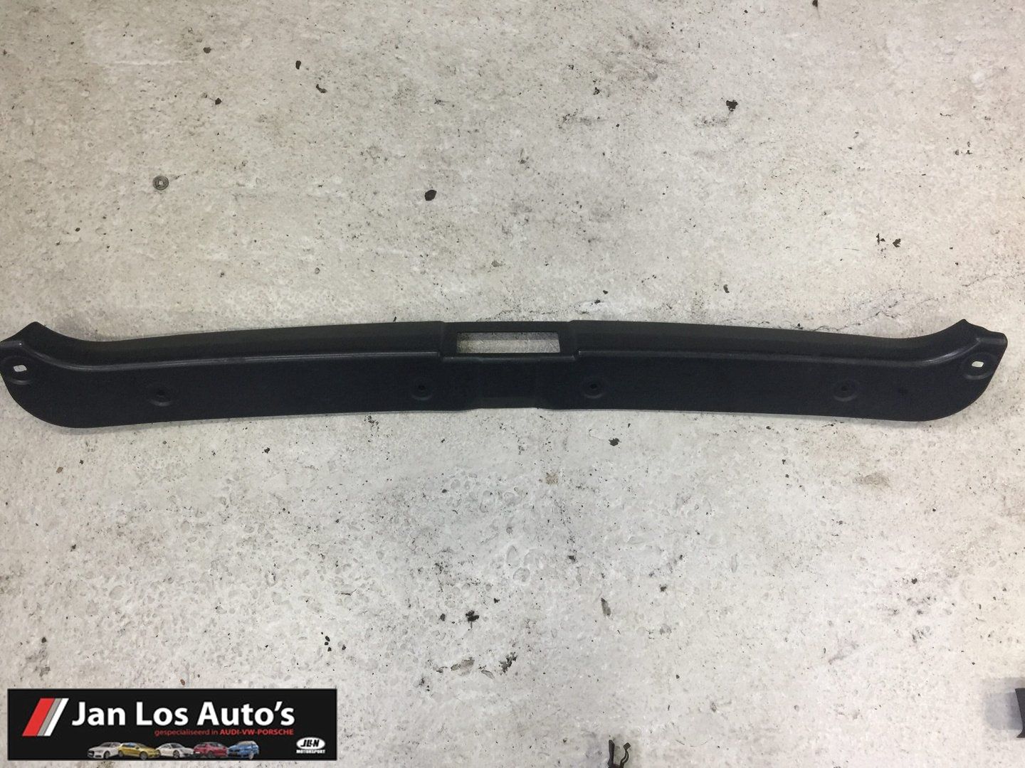 Kofferbak rand Audi 80 B4 ('91-'95) 8G0863485B upholstery boot usado en Menorca