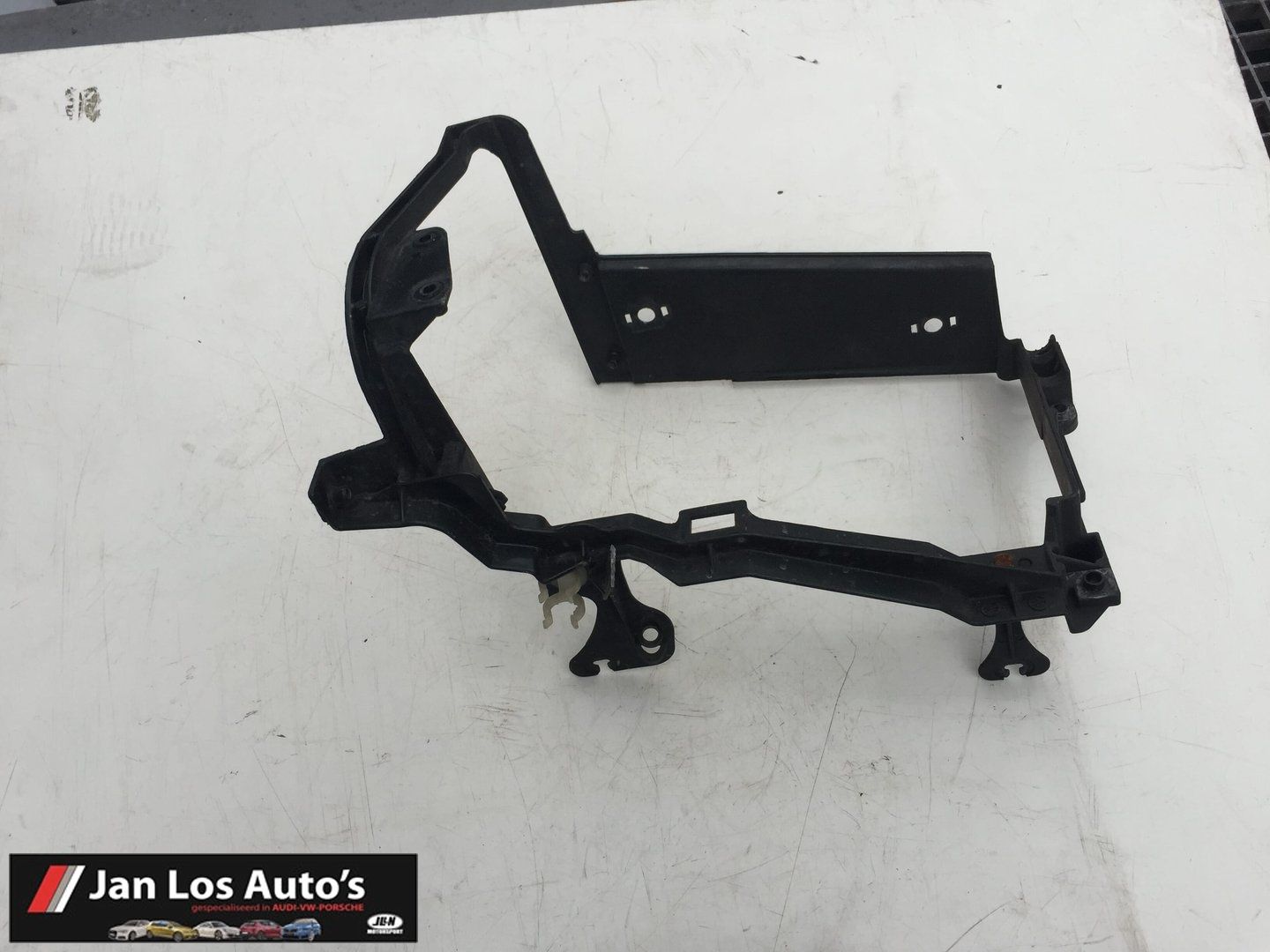 Koplampframe links Audi V8 ('88-'94) 441805855C headlight frame single usado en Menorca