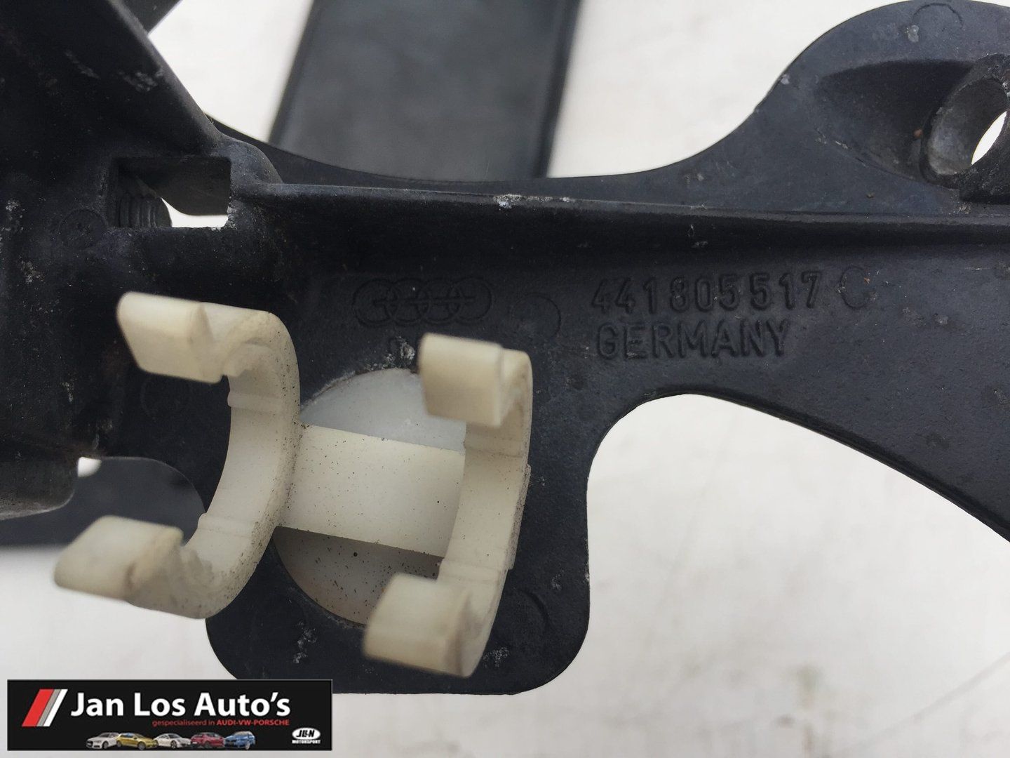 Koplampframe links Audi V8 ('88-'94) 441805855C headlight frame single usado en Menorca foto 4