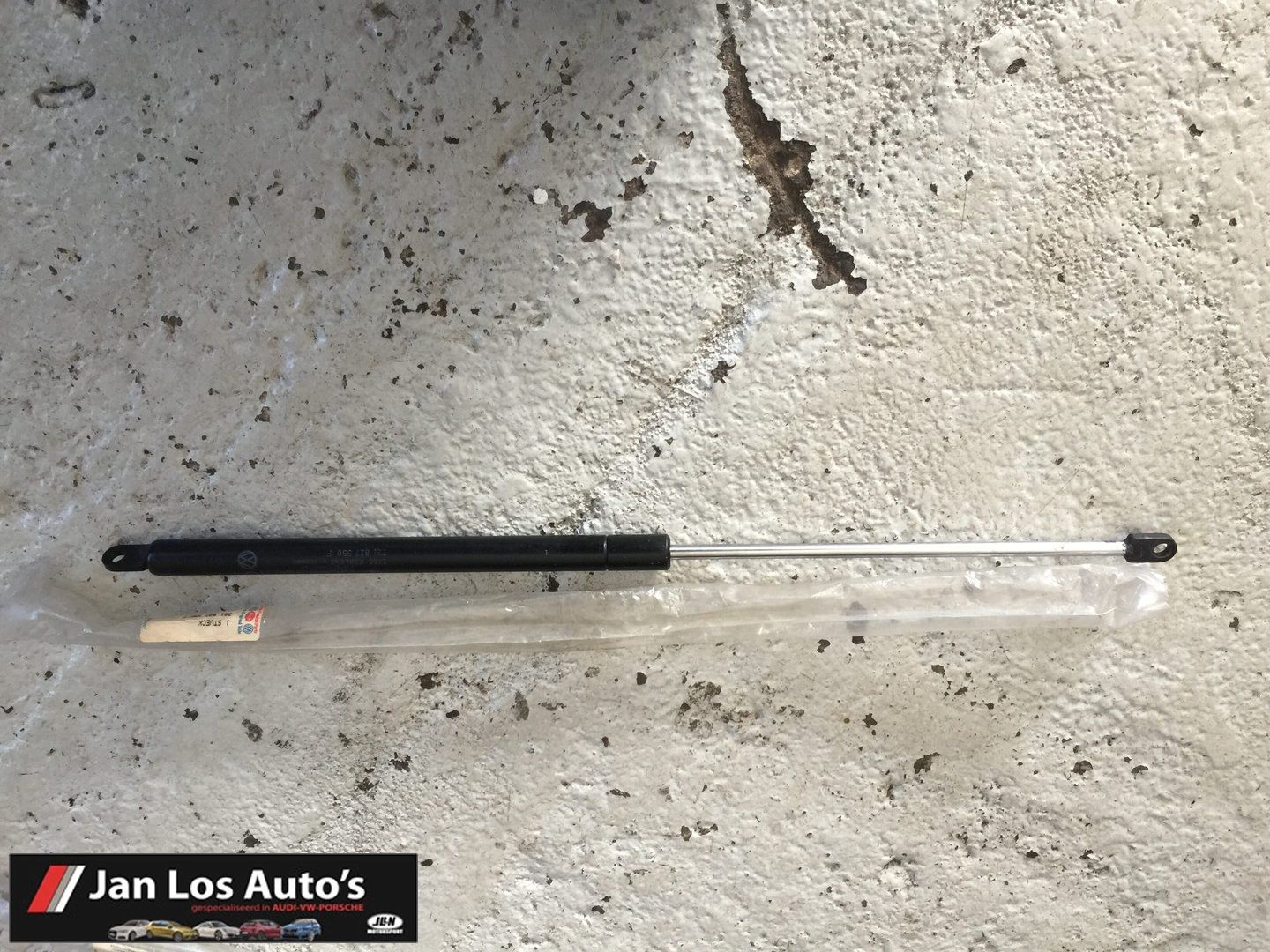 Gasveer achterklep 321827550F Audi VW gas spring gas spring dampers rear lid single usado en Menorca