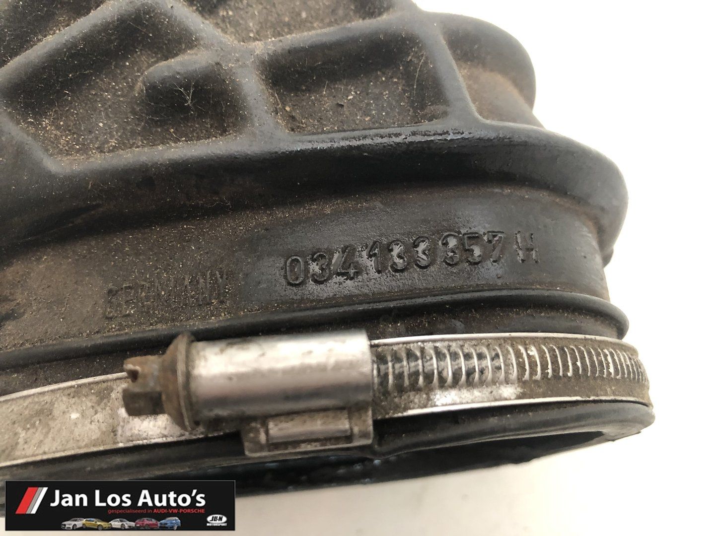 Aanzuigrubber Inlaatslang Audi 100 C3 034133357H air inlet suction hose tube usado en Menorca foto 4