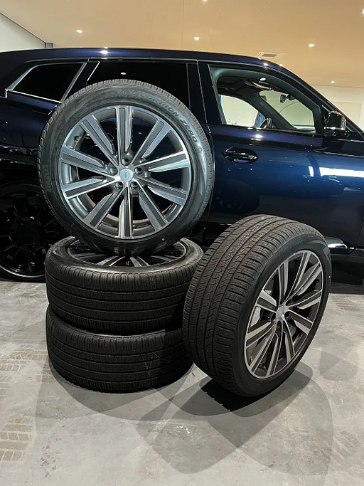 Range Rover - Pirelli Scorpion Zero - 285/45/R22 All Season
