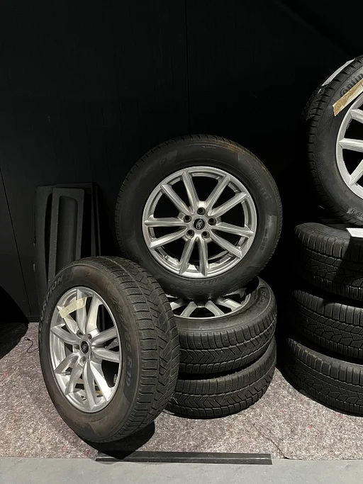 Land Rover Discovery - Pirelli Scorpion - 235/65/R19 Winter
