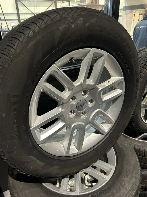 Land Rover Defender - Pirelli Scorpion Zero - 255/65/R19