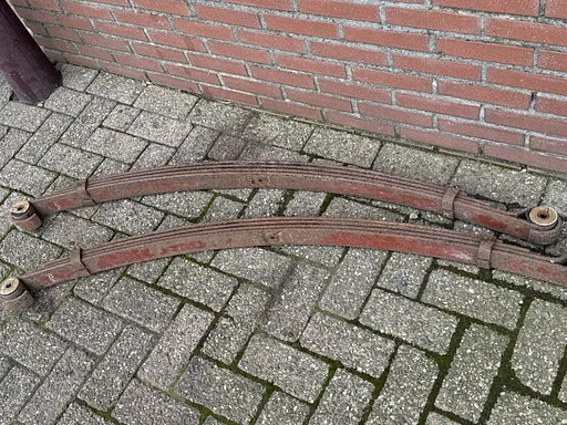 Iveco Daily Bladveren Achter Links Rechts