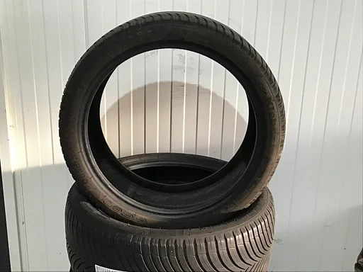 024, 19 inch winterbanden Quadraxer 3 245-40-19 98Y