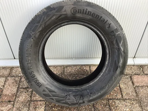 049, Continental 195/65R15 zomerband