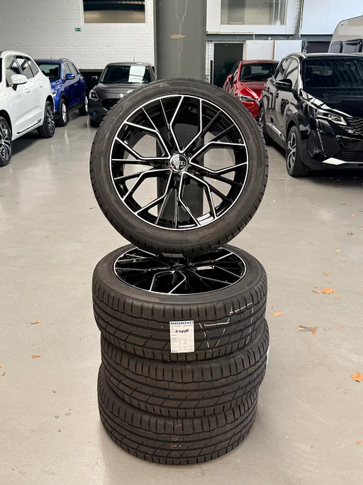 Nieuwe set zomerbanden Hankook 235/45 R19 lichtmetalen velgen voor Audi A6