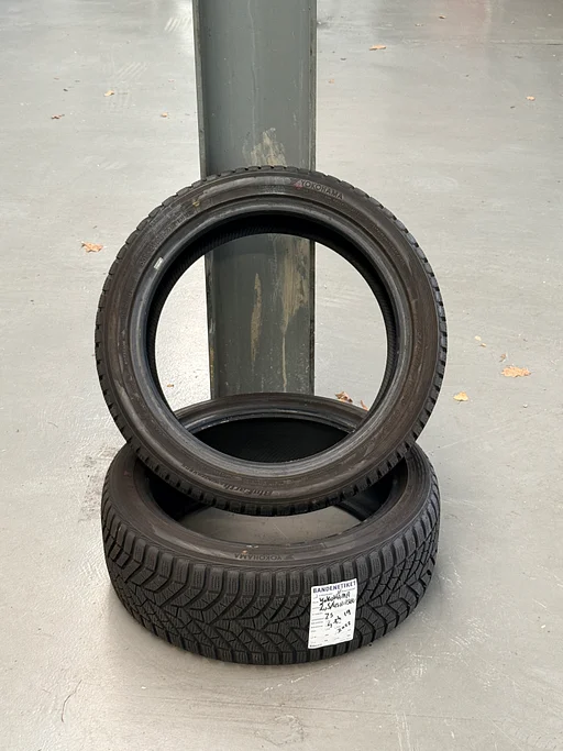 2x winterband 205/45 R17 88V Bridgestone BluEarth WinterV905