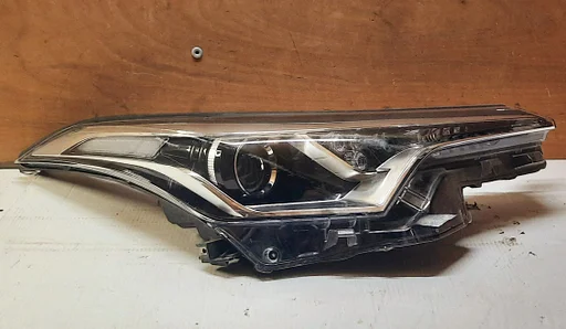 Koplamp rechts Toyota C-HR vanaf 2016 81110-F4031