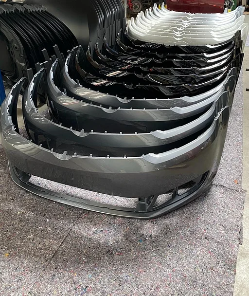 Volkswagen caddy 2010/2015 voorbumpers nieuw in kleur LB9A LA7W LC9X 1T0 807 221 M bumpers in kleur
