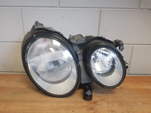 Mercedes CLK klasse W208 1997-2003 xenon koplamp rechts €200