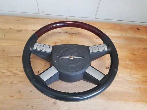 Chrysler 300C 2004 - 2010 half houten stuur met airbag €100