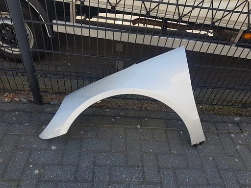 Mercedes-Benz R klasse W251 2005 -2010 voorscherm links €100