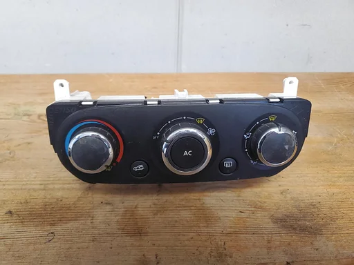 Renault Captur en Clio 4 kachelbedien paneel 5R5841100 €30