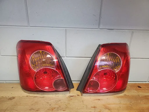 Toyota Avensis T25 2002 - 2009 achterlicht links rechts €70