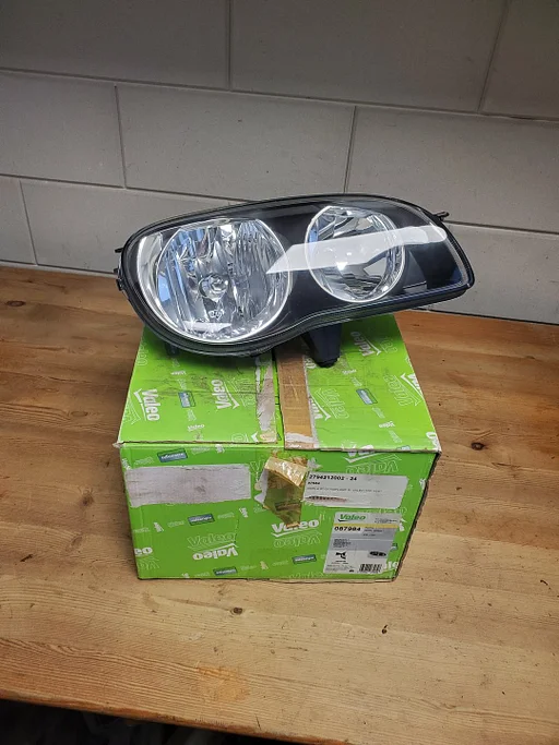 Toyota Corolla 1998 - 2002 koplamp rechts NIEUW in doos €30